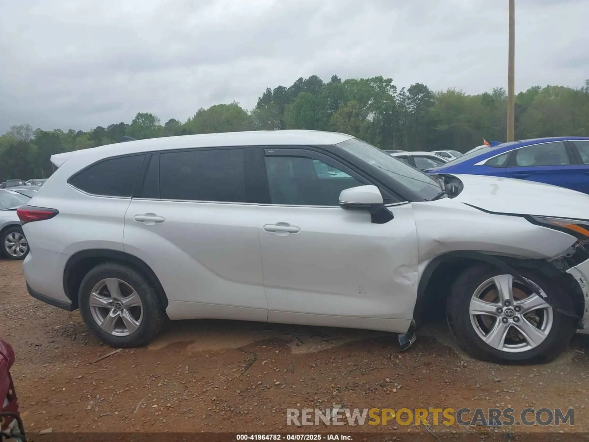 13 Photograph of a damaged car 5TDZZRAH4NS104484 TOYOTA HIGHLANDER 2022