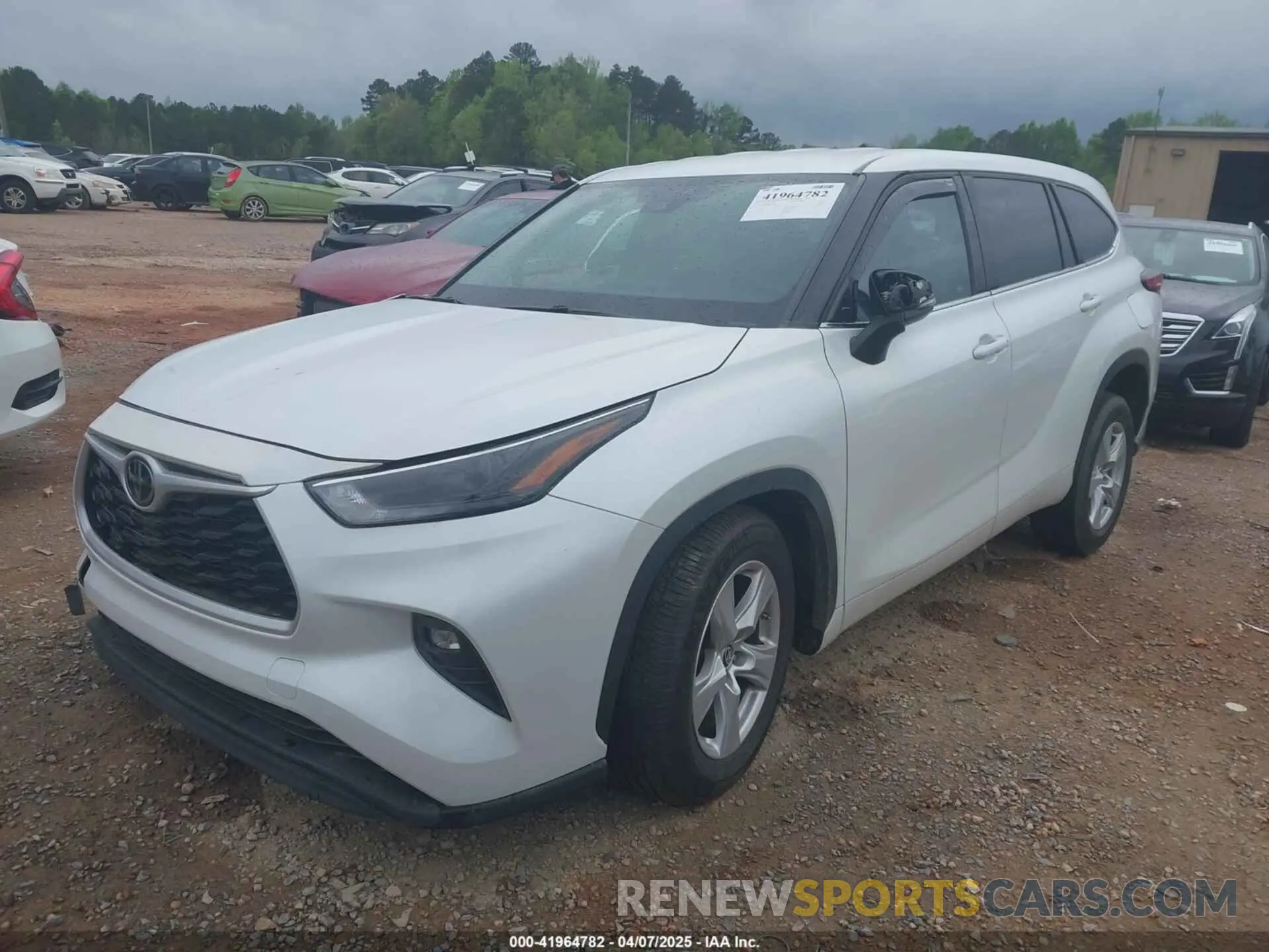 2 Photograph of a damaged car 5TDZZRAH4NS104484 TOYOTA HIGHLANDER 2022