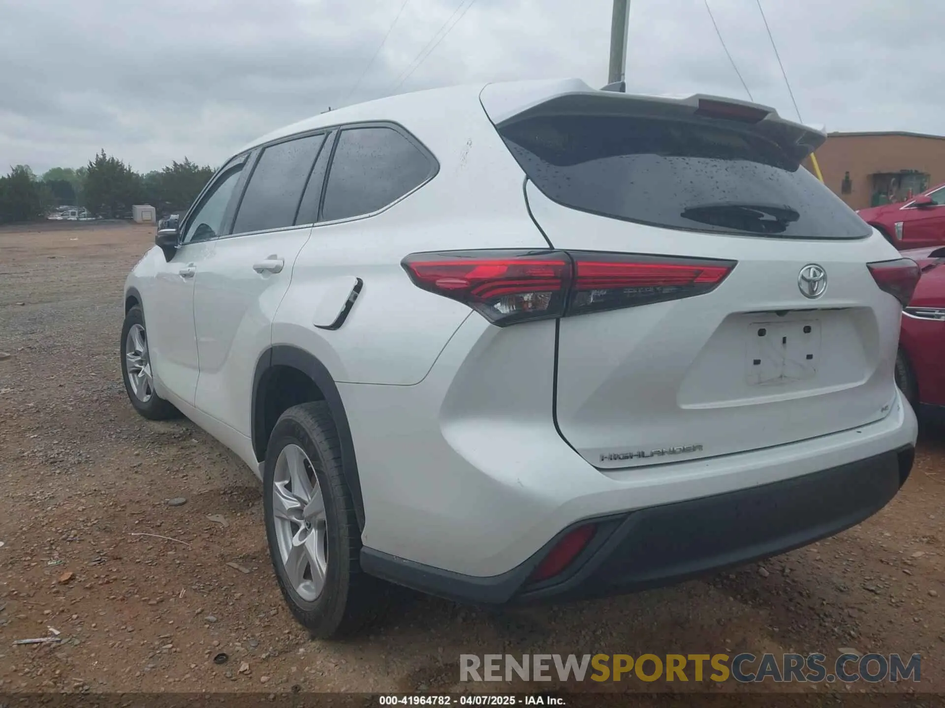 3 Photograph of a damaged car 5TDZZRAH4NS104484 TOYOTA HIGHLANDER 2022