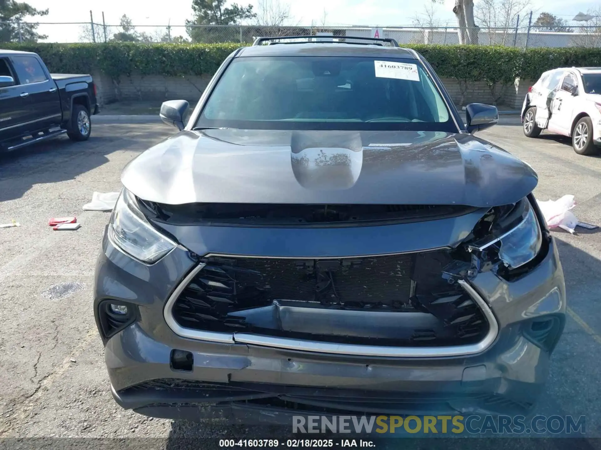 12 Photograph of a damaged car 5TDZZRAH5NS122458 TOYOTA HIGHLANDER 2022