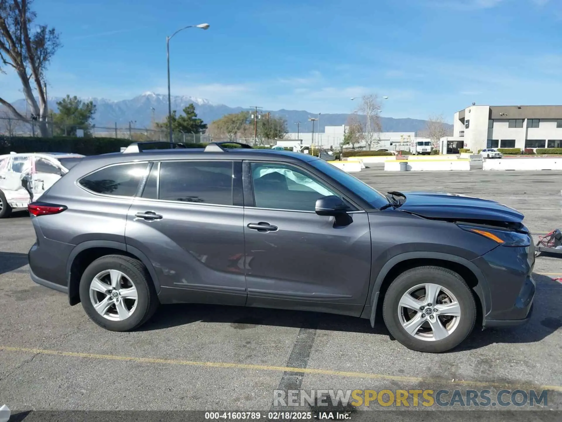 13 Photograph of a damaged car 5TDZZRAH5NS122458 TOYOTA HIGHLANDER 2022