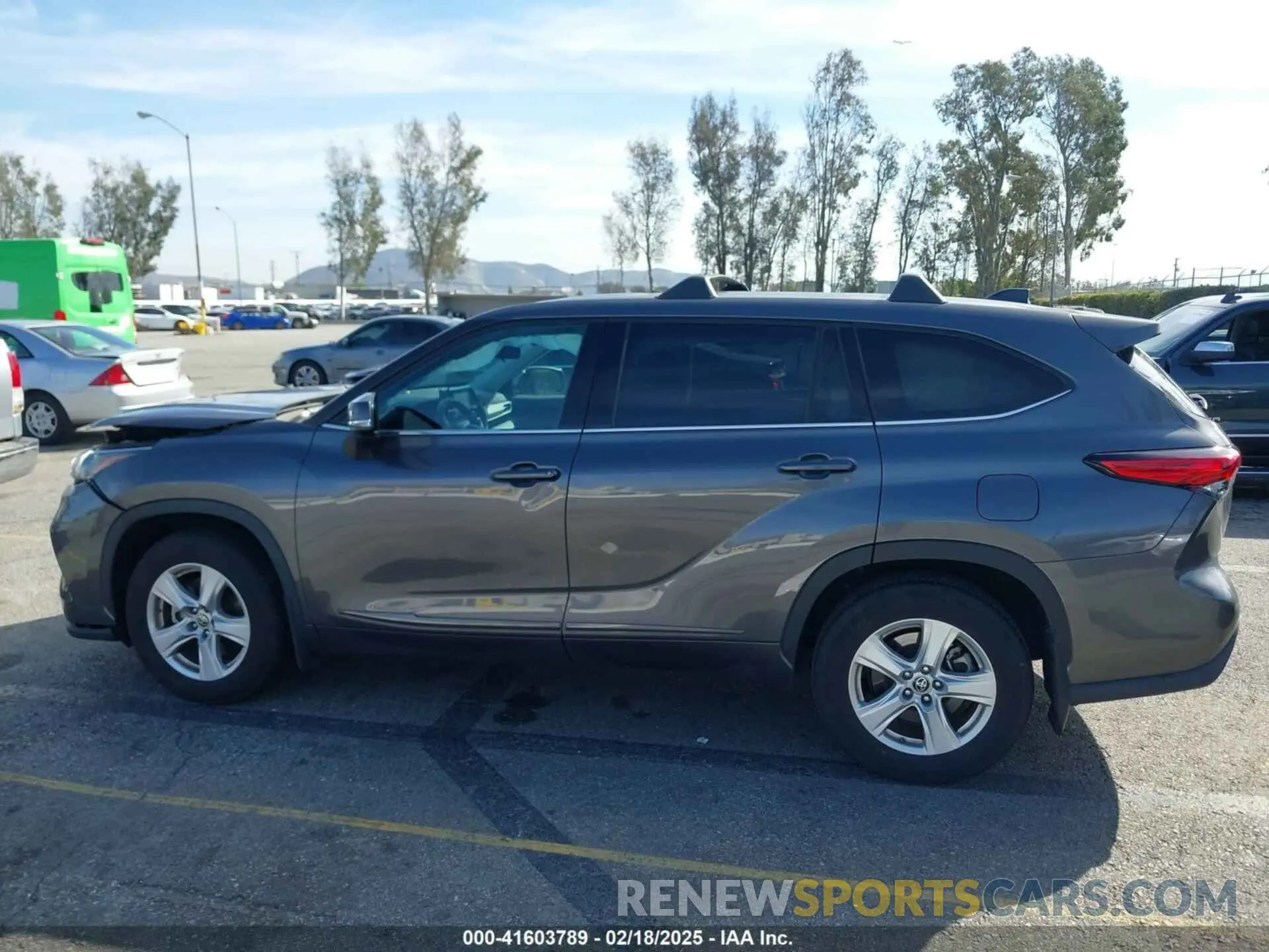 14 Photograph of a damaged car 5TDZZRAH5NS122458 TOYOTA HIGHLANDER 2022