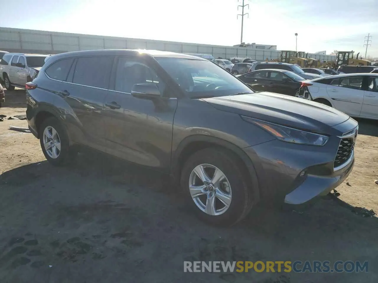 4 Photograph of a damaged car 5TDZZRAH6NS547218 TOYOTA HIGHLANDER 2022