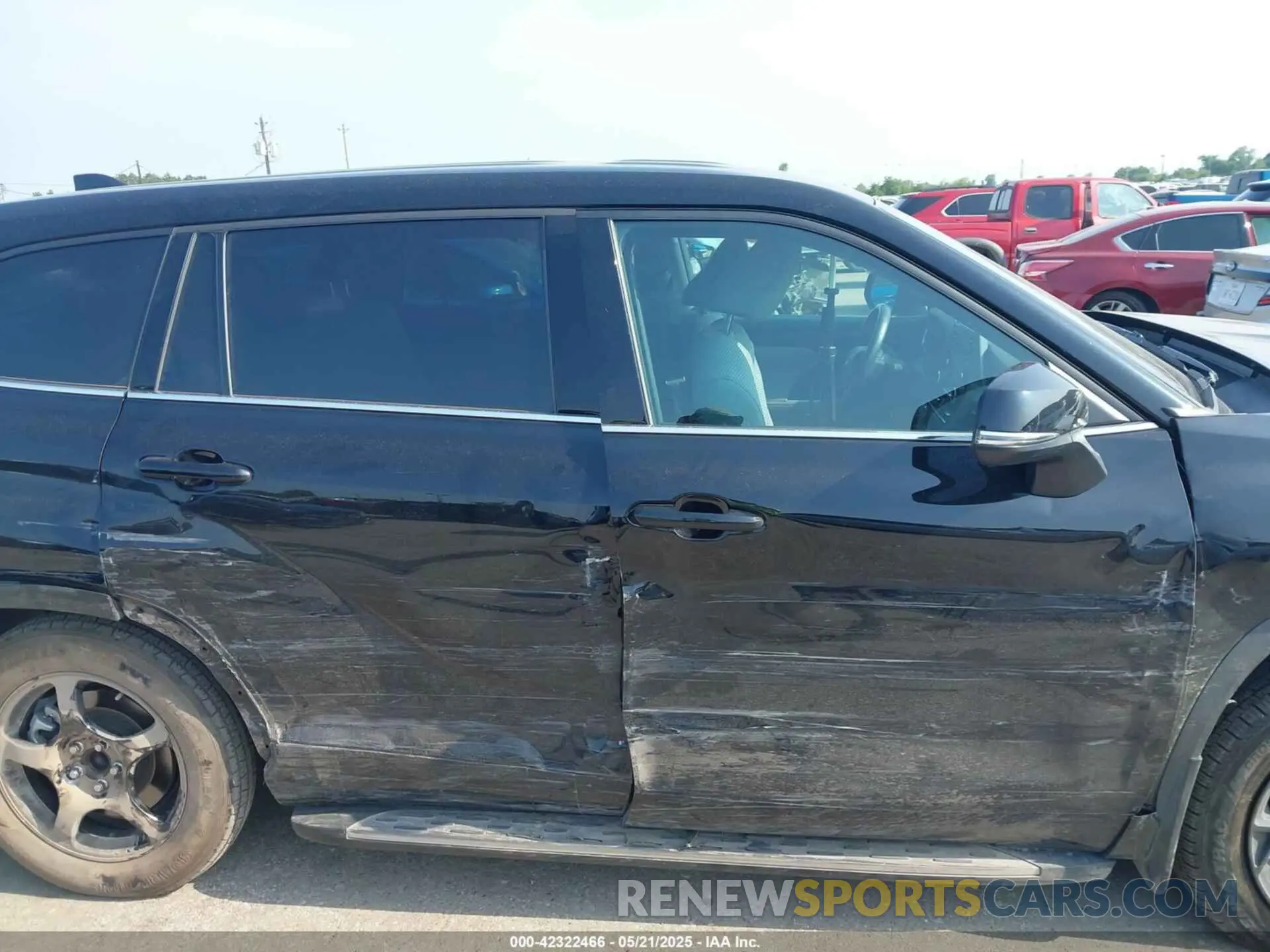 12 Photograph of a damaged car 5TDZZRAH7NS557045 TOYOTA HIGHLANDER 2022