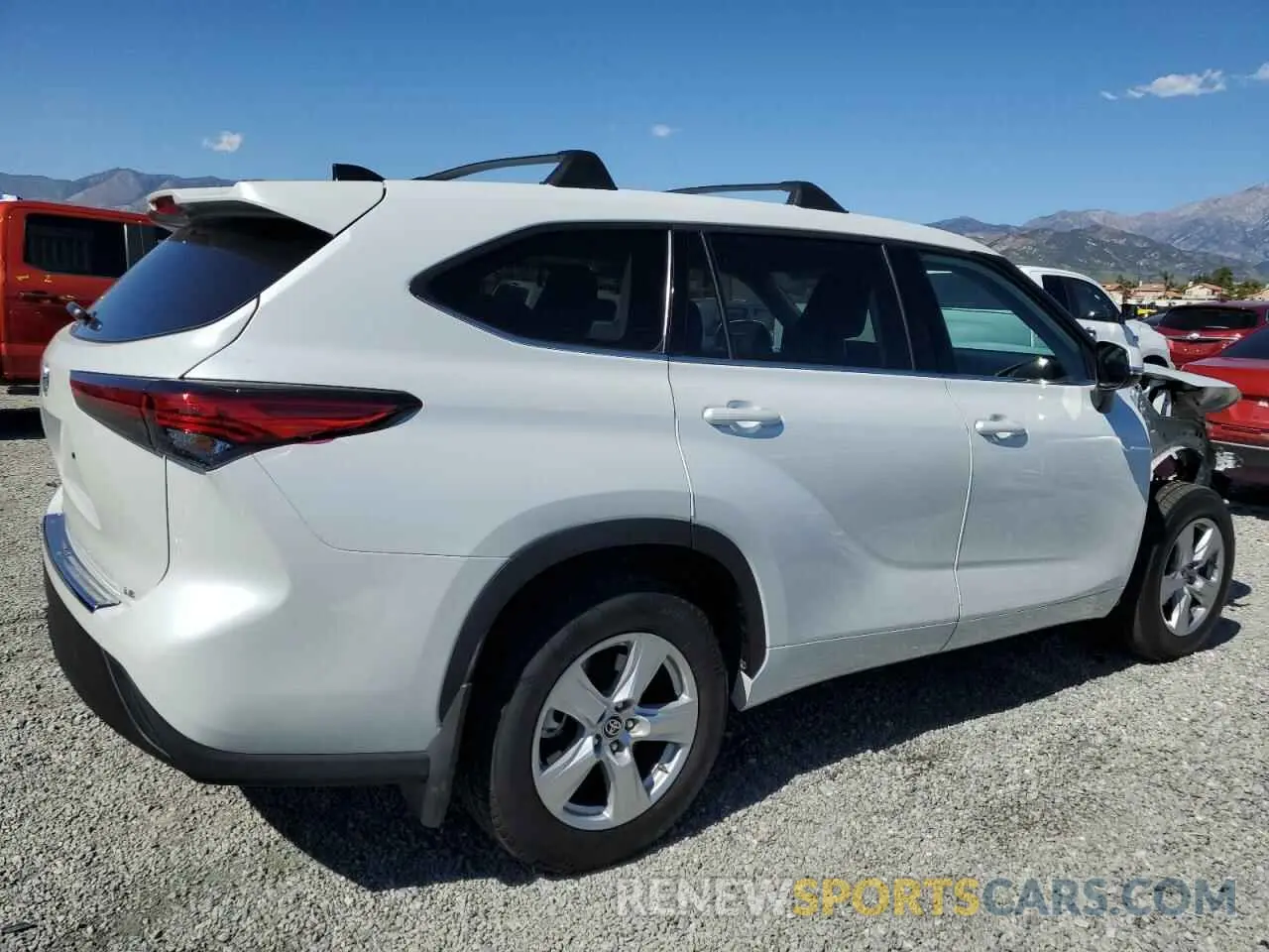 3 Photograph of a damaged car 5TDZZRAHXNS129437 TOYOTA HIGHLANDER 2022