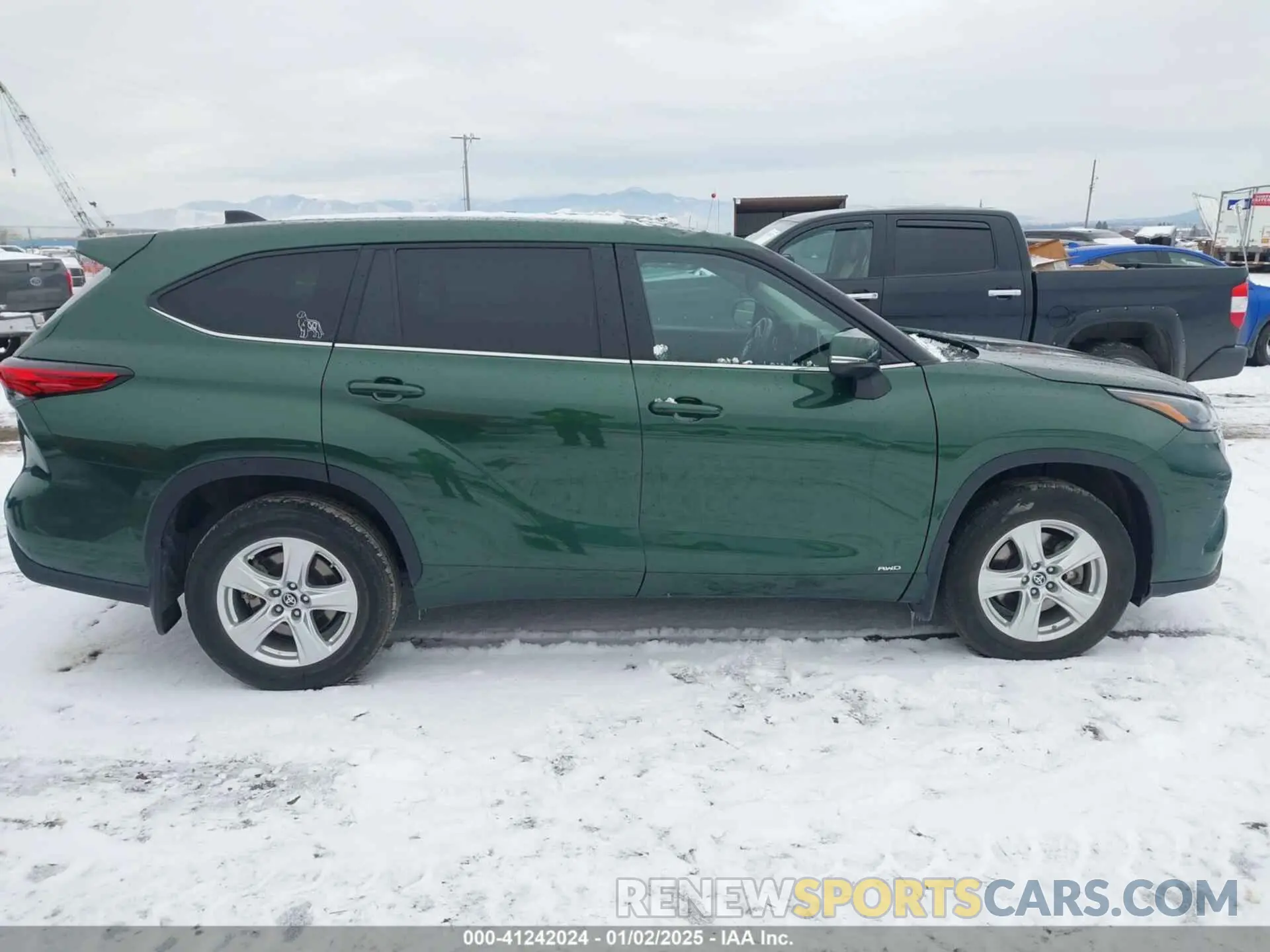 13 Photograph of a damaged car 5TDBBRCH3PS563608 TOYOTA HIGHLANDER 2023