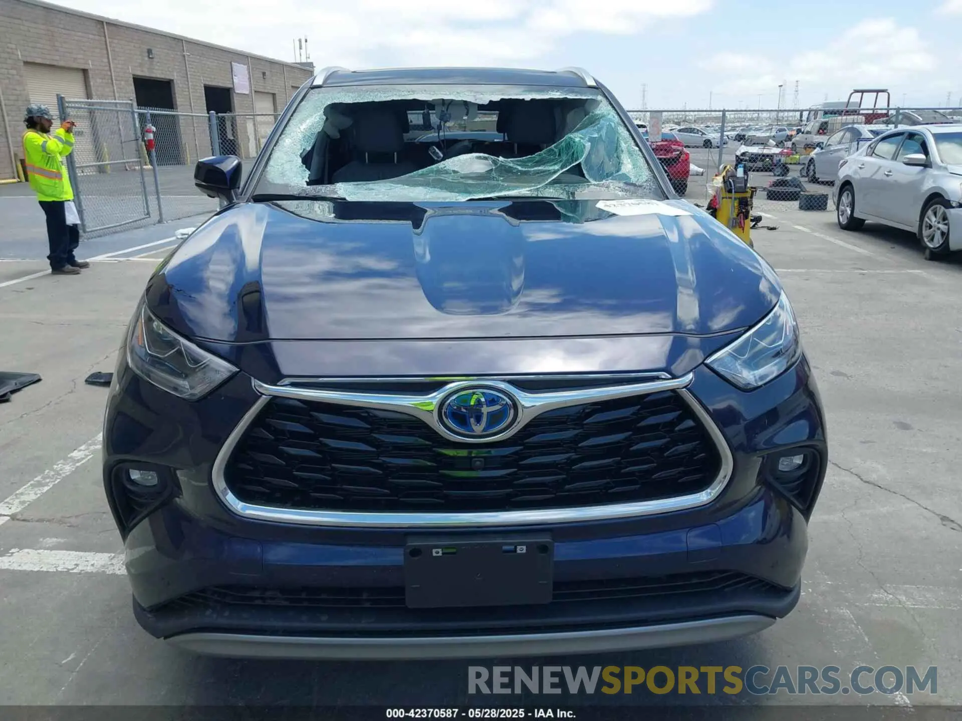 11 Photograph of a damaged car 5TDEBRCH4PS596582 TOYOTA HIGHLANDER 2023
