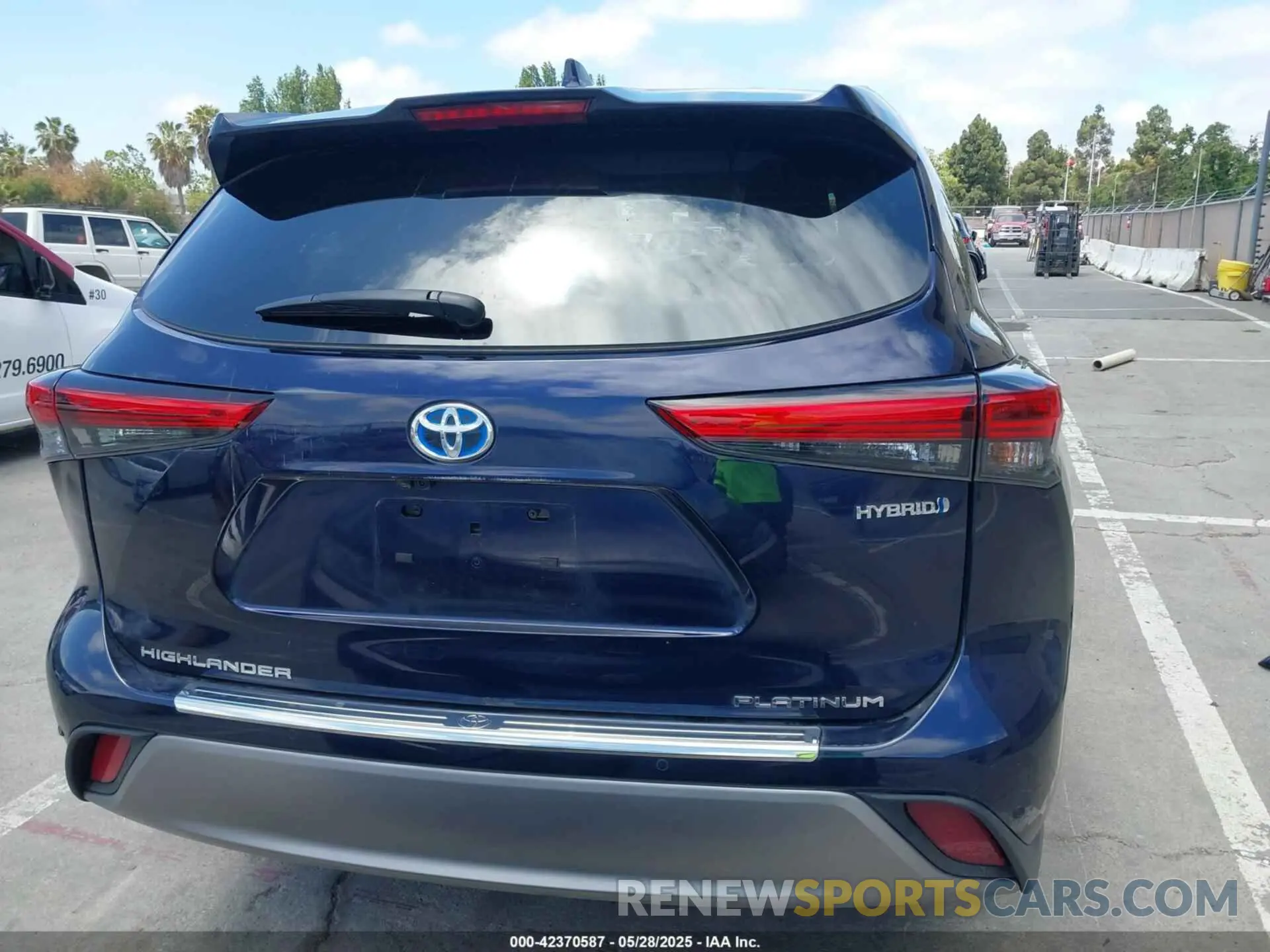 12 Photograph of a damaged car 5TDEBRCH4PS596582 TOYOTA HIGHLANDER 2023