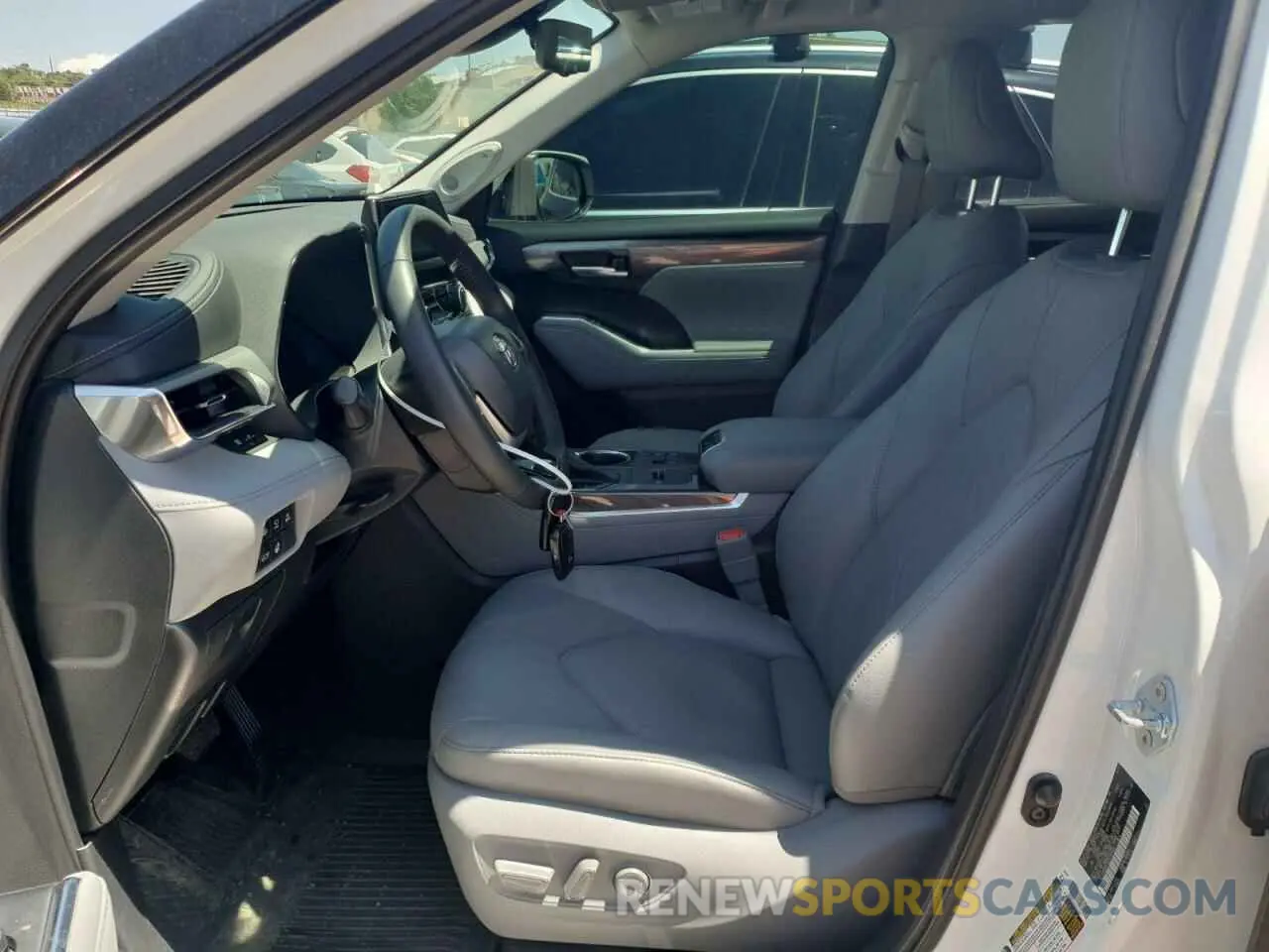 7 Photograph of a damaged car 5TDEBRCH6PS127364 TOYOTA HIGHLANDER 2023