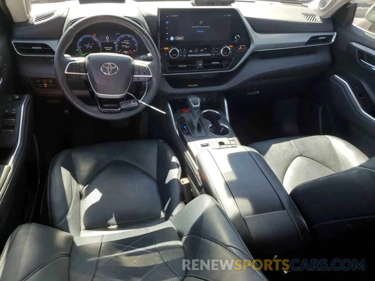 8 Photograph of a damaged car 5TDEBRCHXPS109465 TOYOTA HIGHLANDER 2023