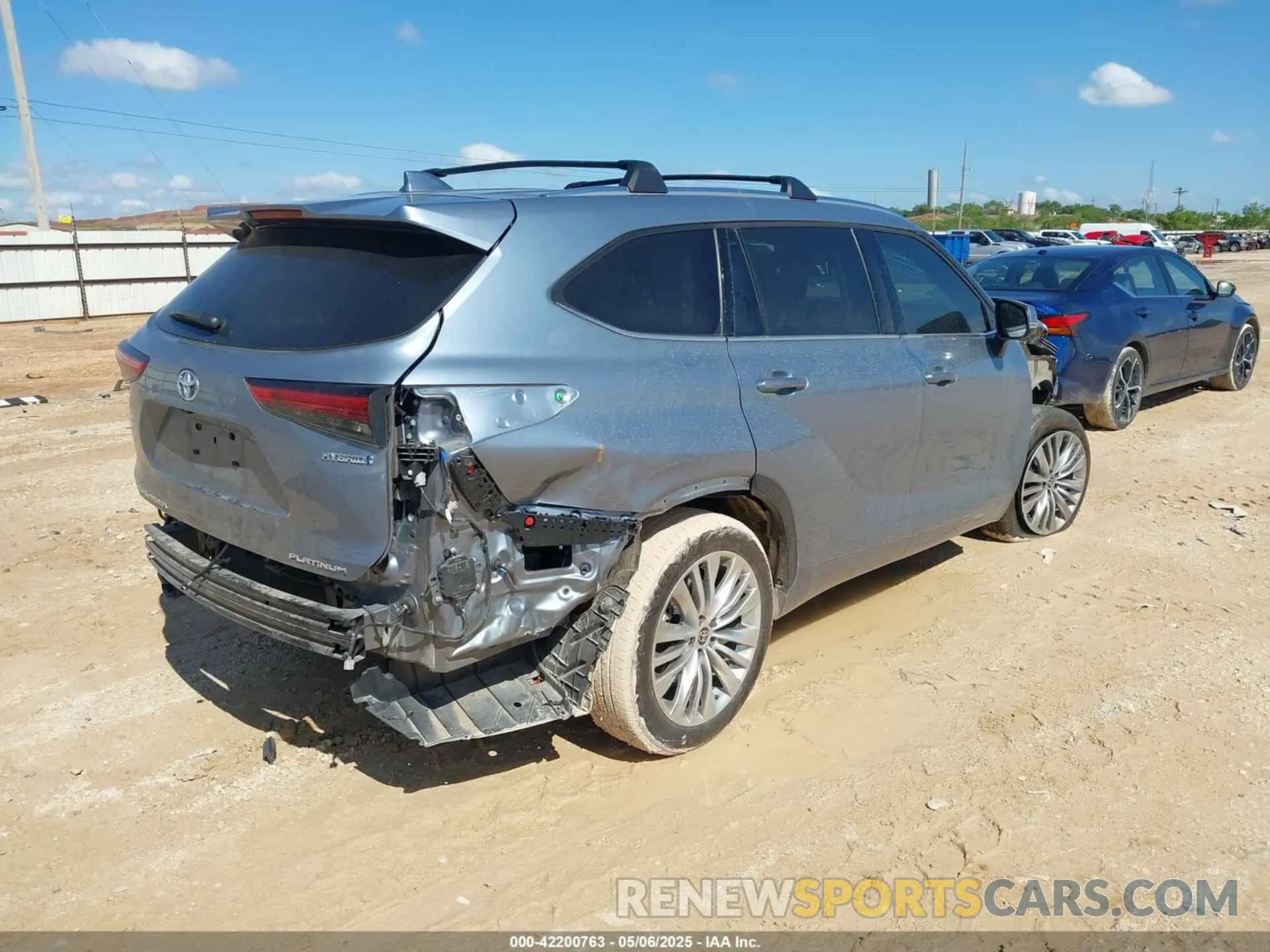4 Photograph of a damaged car 5TDFARAH5PS520699 TOYOTA HIGHLANDER 2023