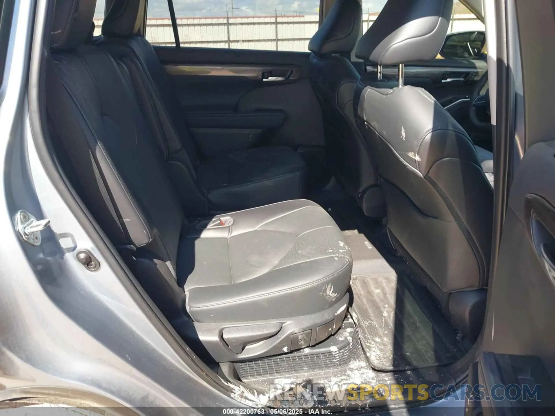 8 Photograph of a damaged car 5TDFARAH5PS520699 TOYOTA HIGHLANDER 2023