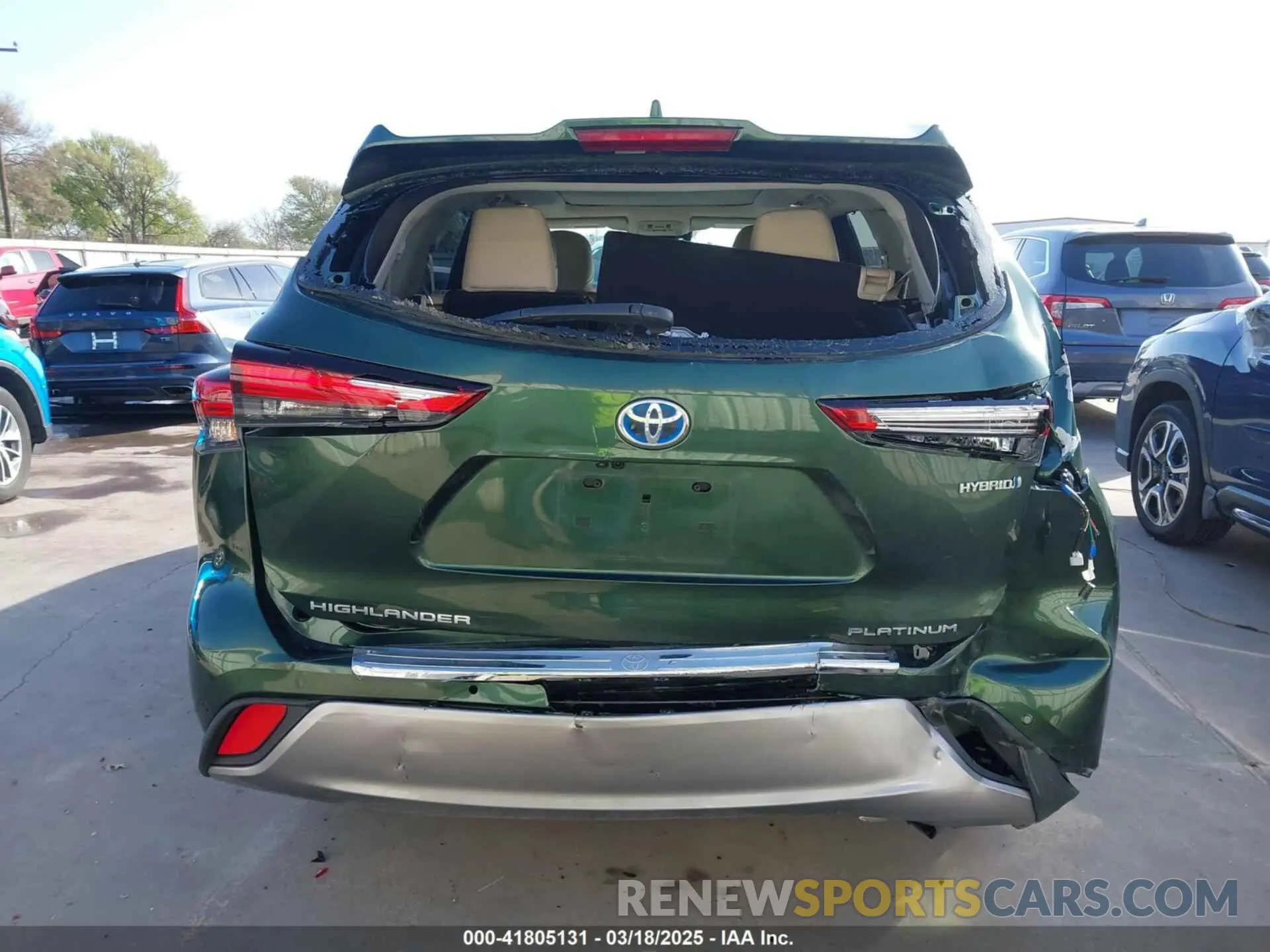 17 Photograph of a damaged car 5TDFARAH8PS521359 TOYOTA HIGHLANDER 2023
