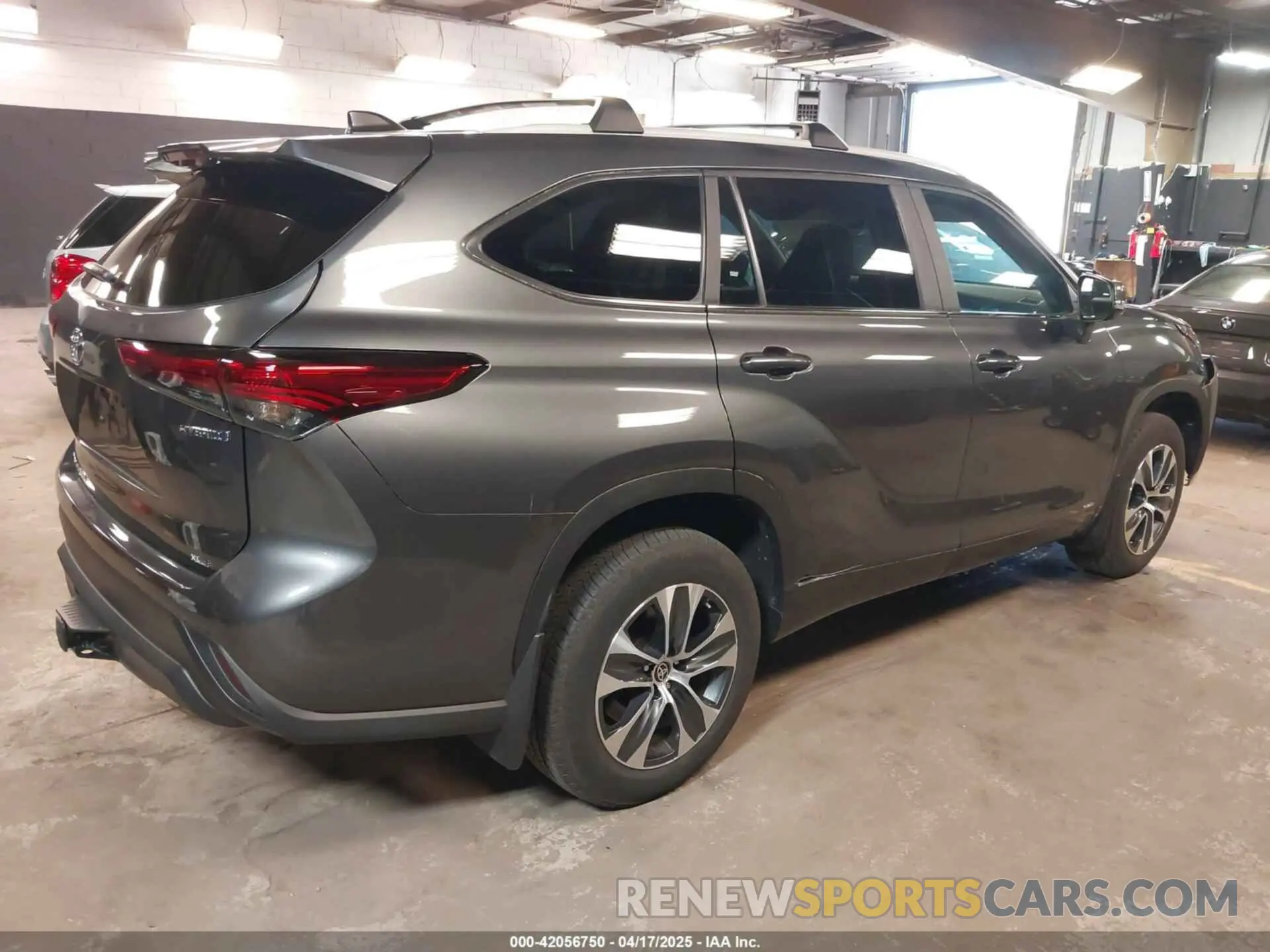 4 Photograph of a damaged car 5TDKBRCH0PS568989 TOYOTA HIGHLANDER 2023