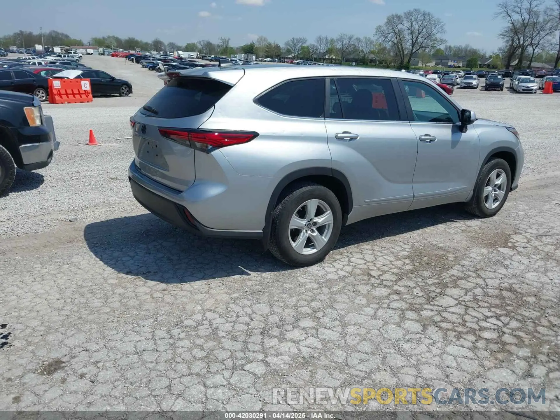 4 Photograph of a damaged car 5TDKDRAH1PS048393 TOYOTA HIGHLANDER 2023