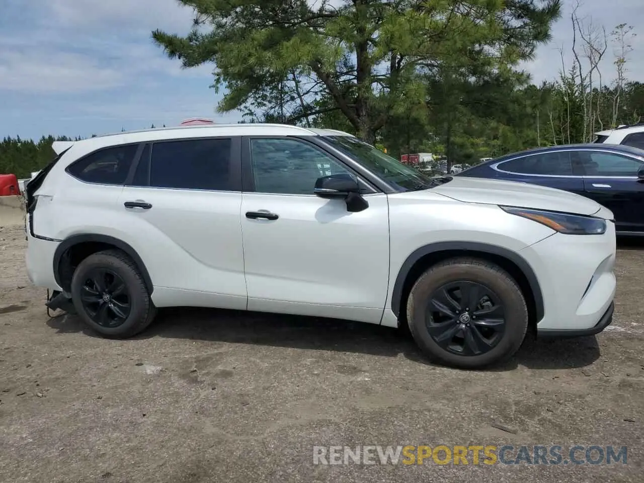 4 Photograph of a damaged car 5TDKDRAH2PS009392 TOYOTA HIGHLANDER 2023