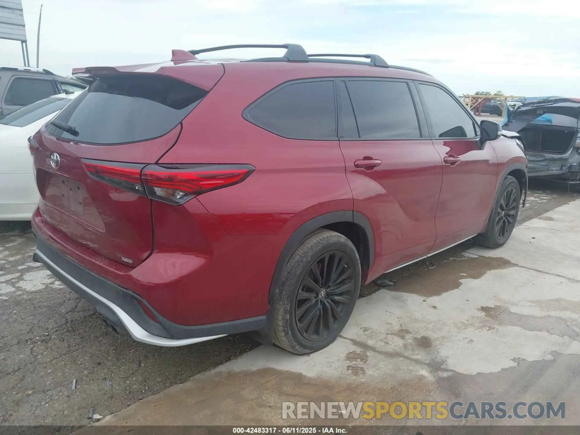 4 Photograph of a damaged car 5TDKDRAH4PS017137 TOYOTA HIGHLANDER 2023