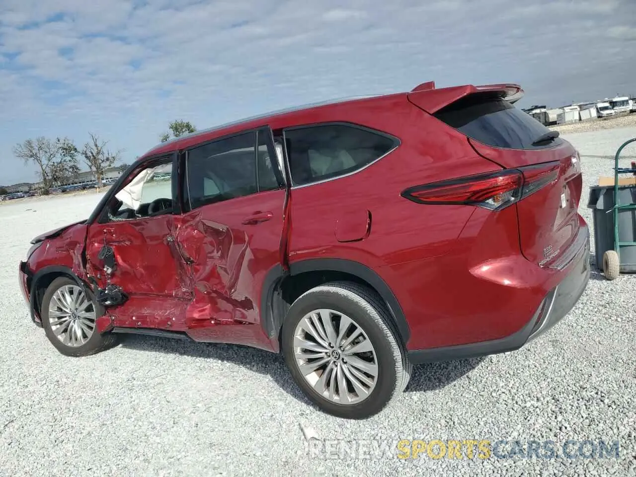 2 Photograph of a damaged car 5TDKDRAH5PS038630 TOYOTA HIGHLANDER 2023