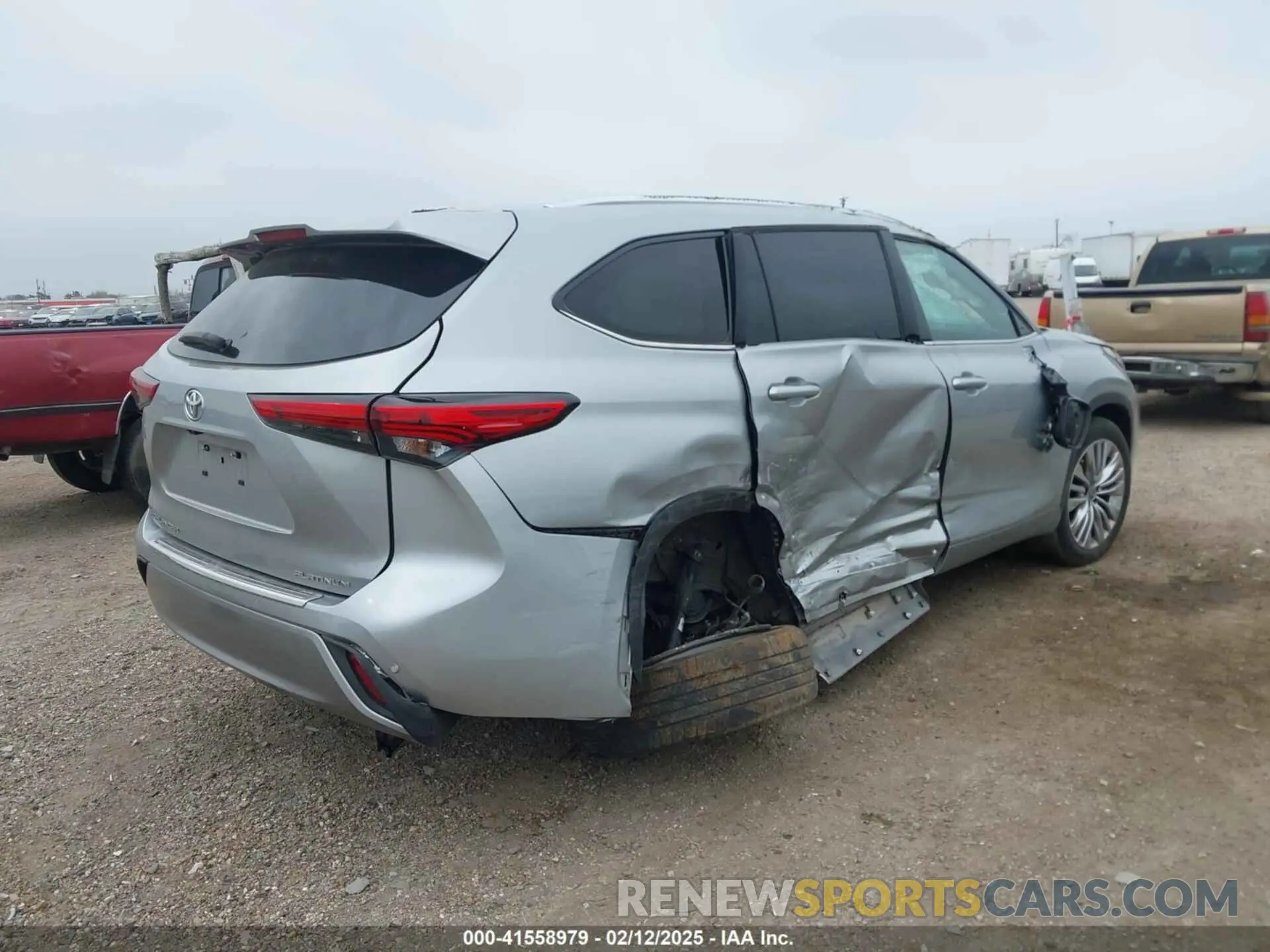 4 Photograph of a damaged car 5TDKDRAH6PS041116 TOYOTA HIGHLANDER 2023