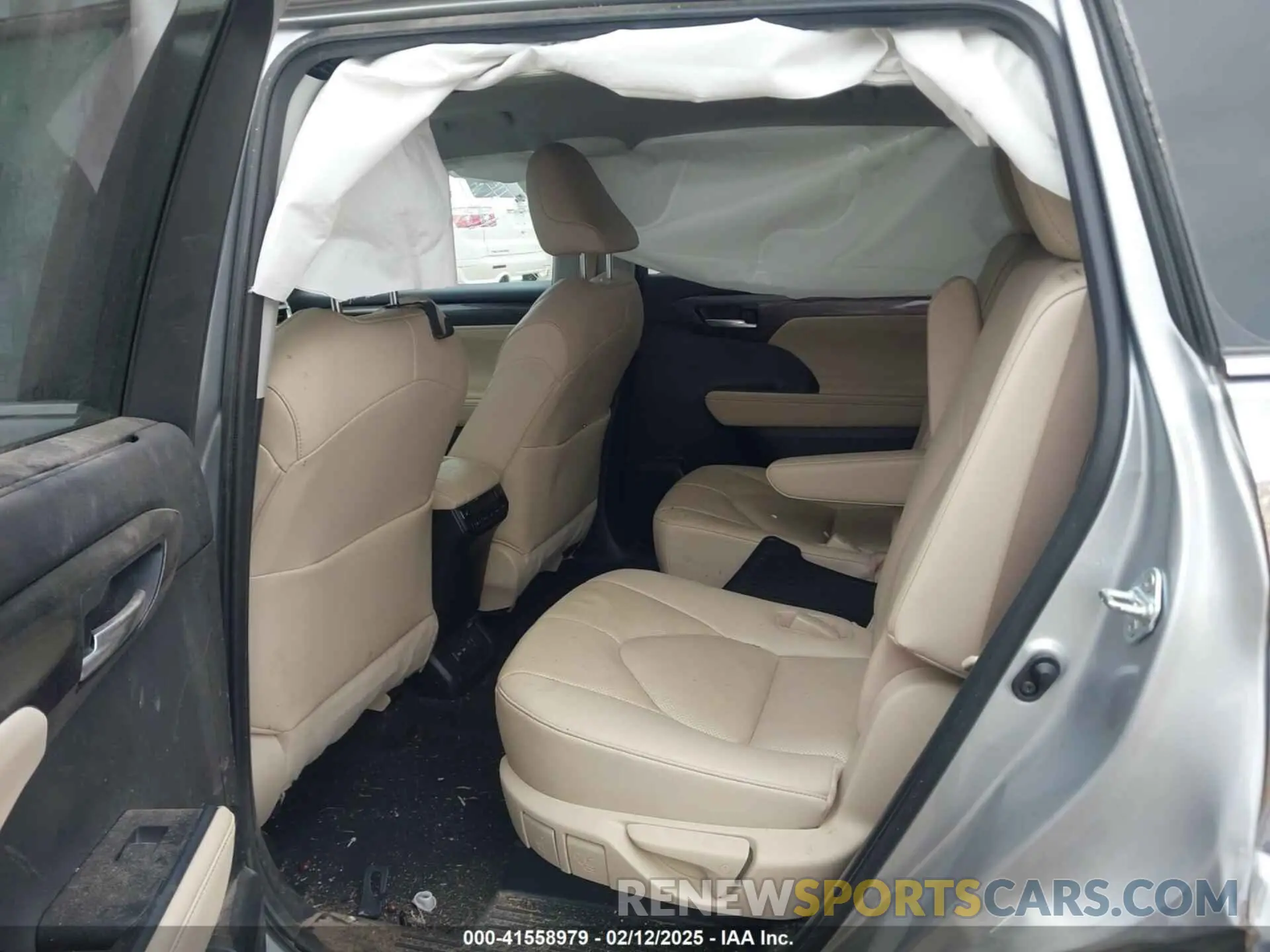 8 Photograph of a damaged car 5TDKDRAH6PS041116 TOYOTA HIGHLANDER 2023