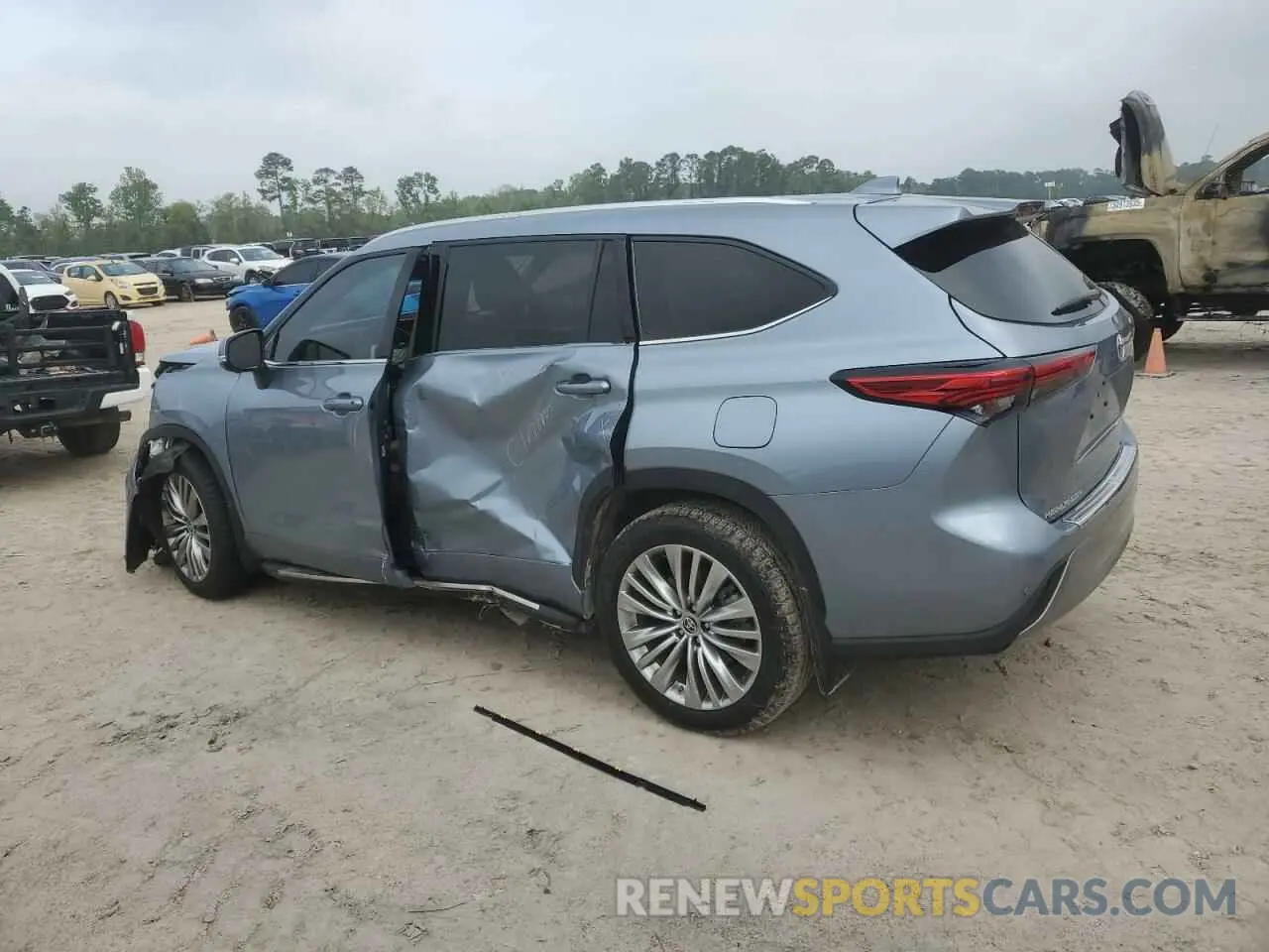 2 Photograph of a damaged car 5TDKDRAH7PS031159 TOYOTA HIGHLANDER 2023