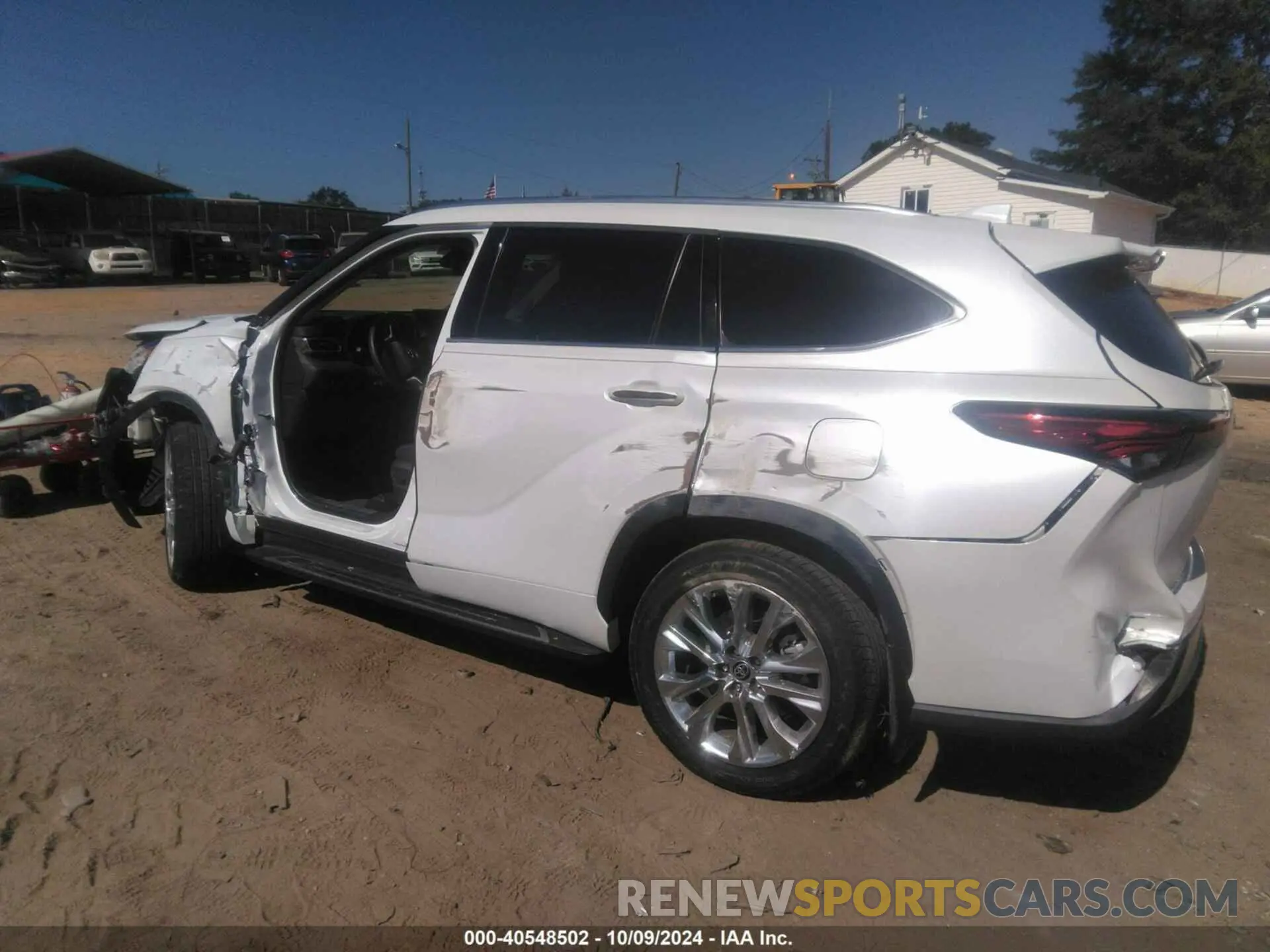 3 Photograph of a damaged car 5TDKDRAH8PS006884 TOYOTA HIGHLANDER 2023