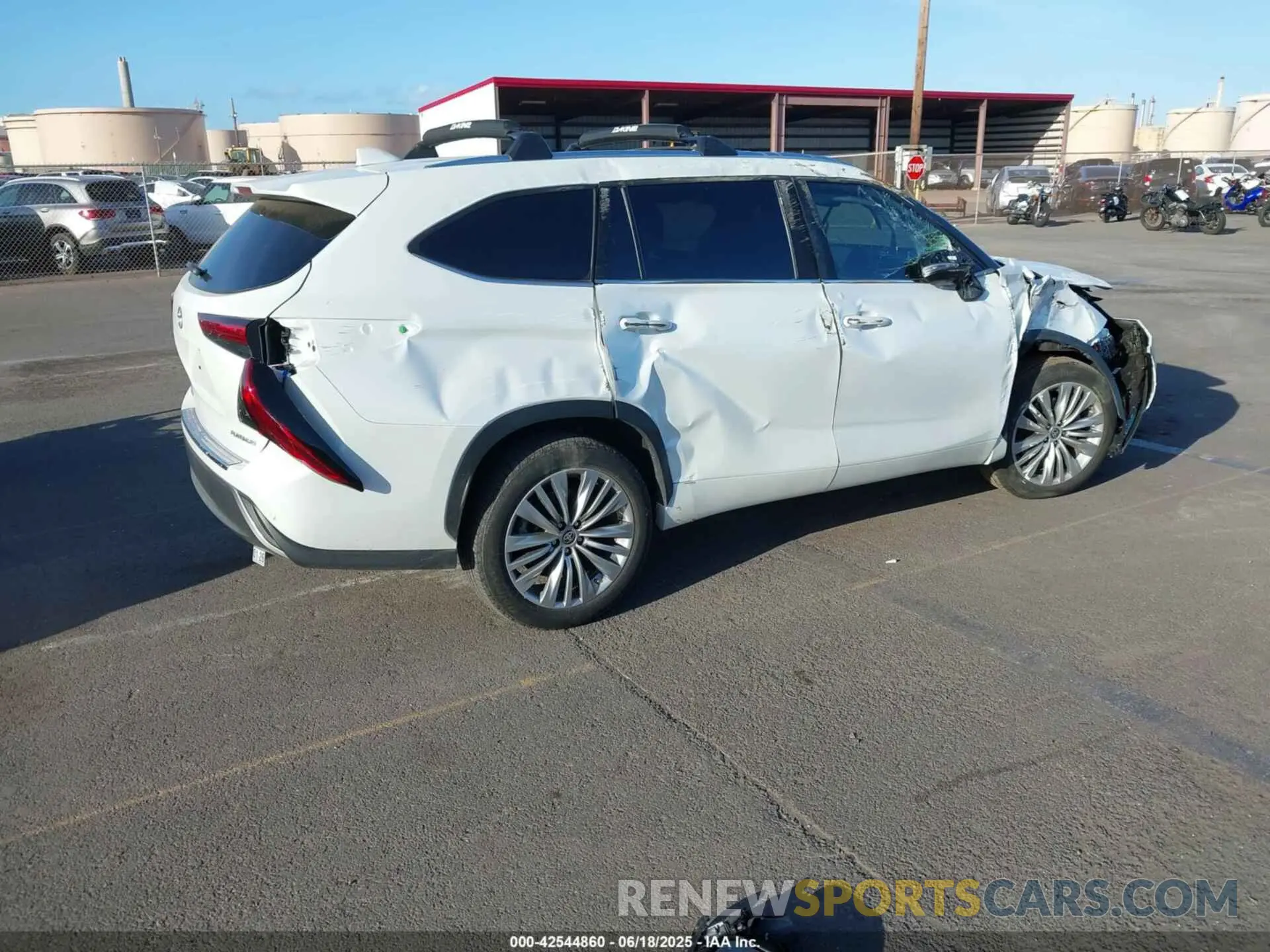 4 Фотография поврежденного автомобиля 5TDKDRAH8PS009638 TOYOTA HIGHLANDER 2023