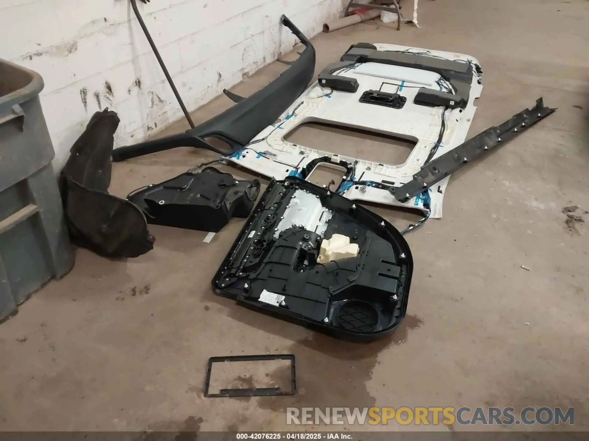 12 Photograph of a damaged car 5TDKDRAH8PS020610 TOYOTA HIGHLANDER 2023