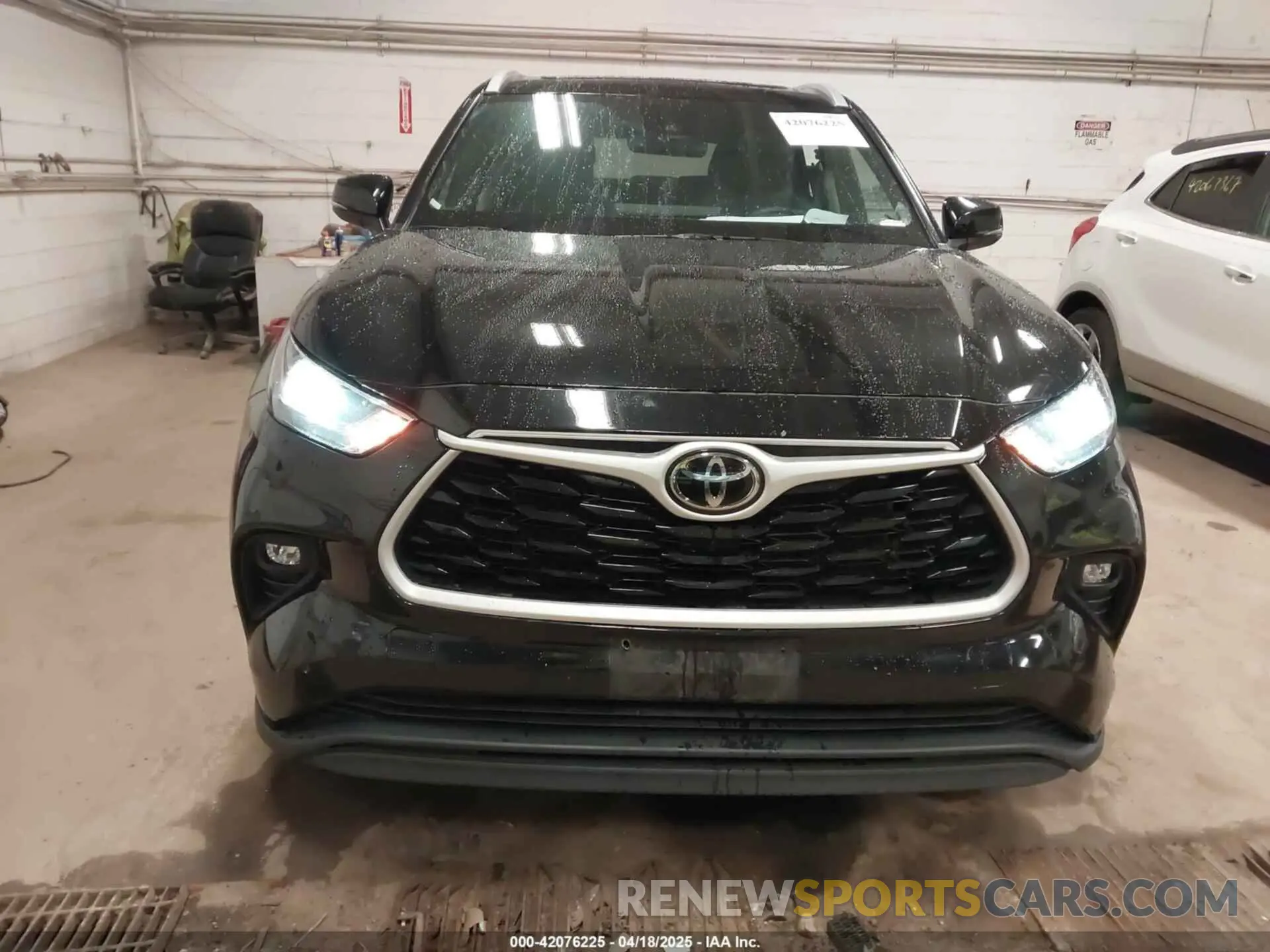 13 Photograph of a damaged car 5TDKDRAH8PS020610 TOYOTA HIGHLANDER 2023