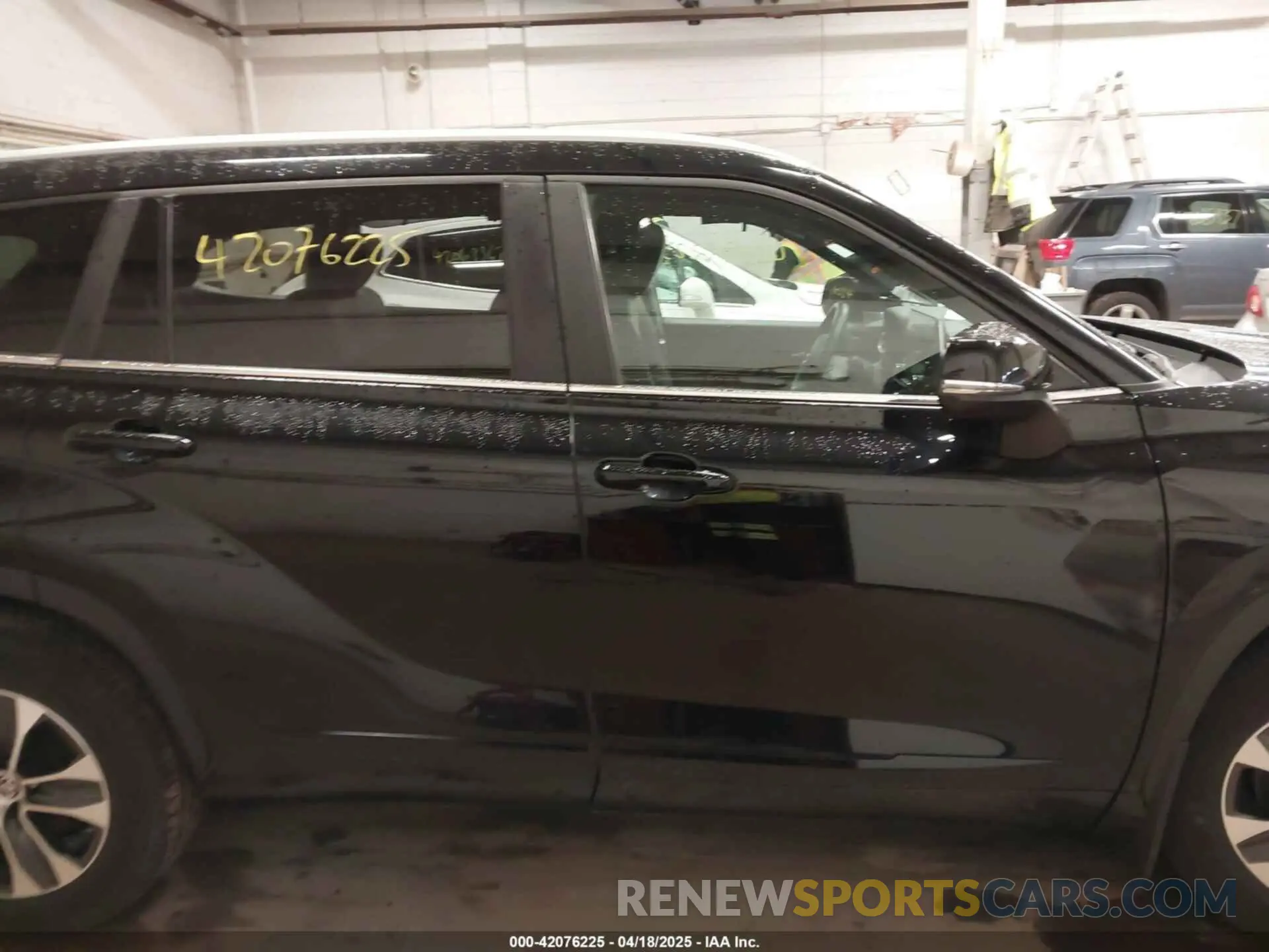 14 Photograph of a damaged car 5TDKDRAH8PS020610 TOYOTA HIGHLANDER 2023
