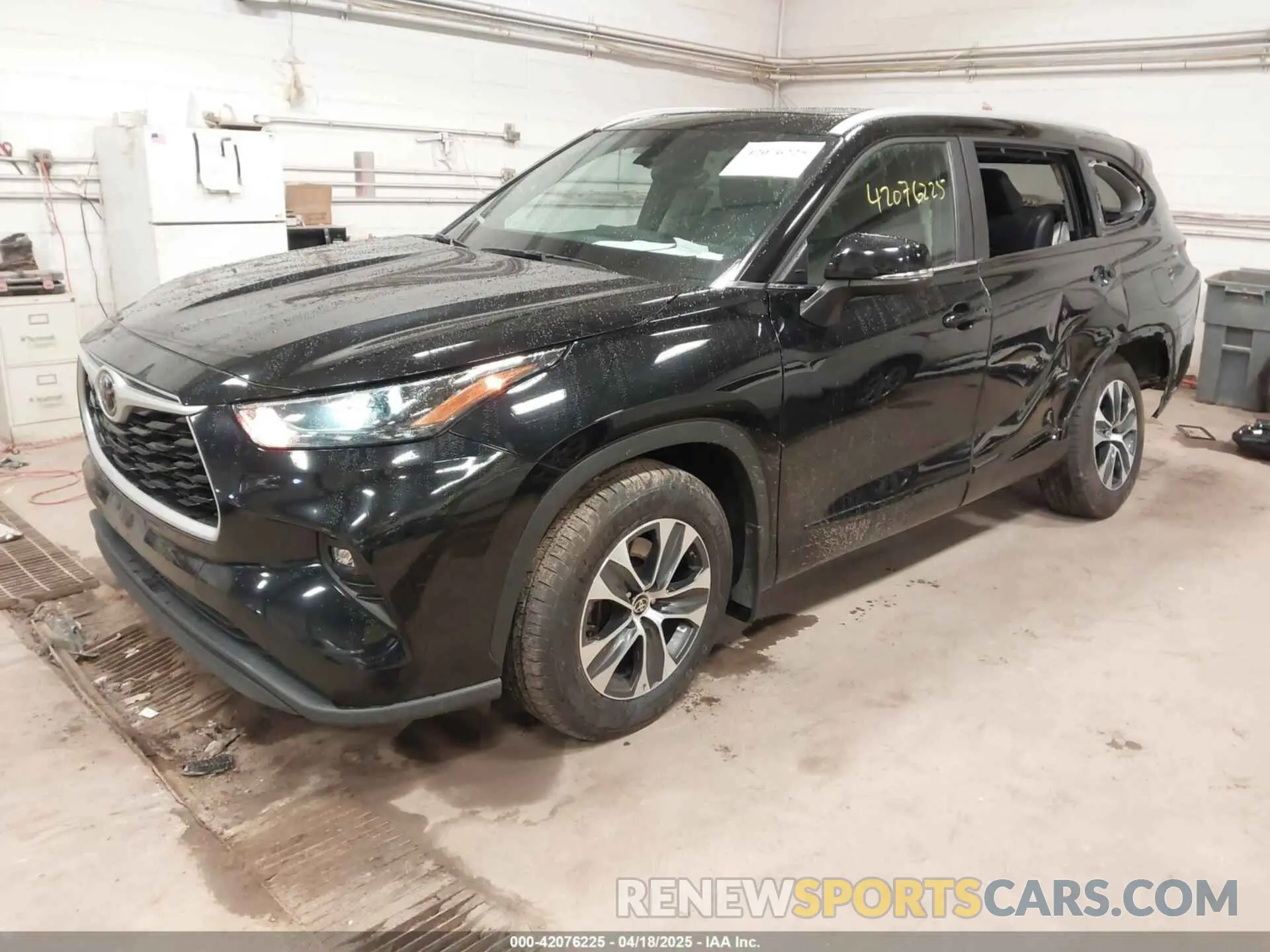 2 Photograph of a damaged car 5TDKDRAH8PS020610 TOYOTA HIGHLANDER 2023