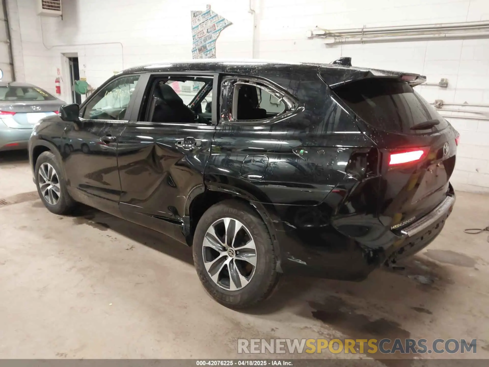 3 Photograph of a damaged car 5TDKDRAH8PS020610 TOYOTA HIGHLANDER 2023