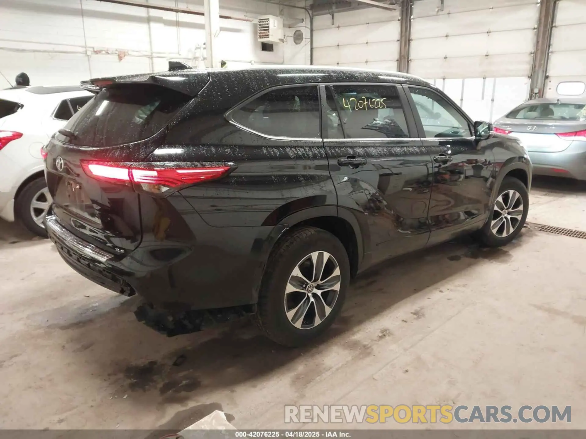 4 Photograph of a damaged car 5TDKDRAH8PS020610 TOYOTA HIGHLANDER 2023