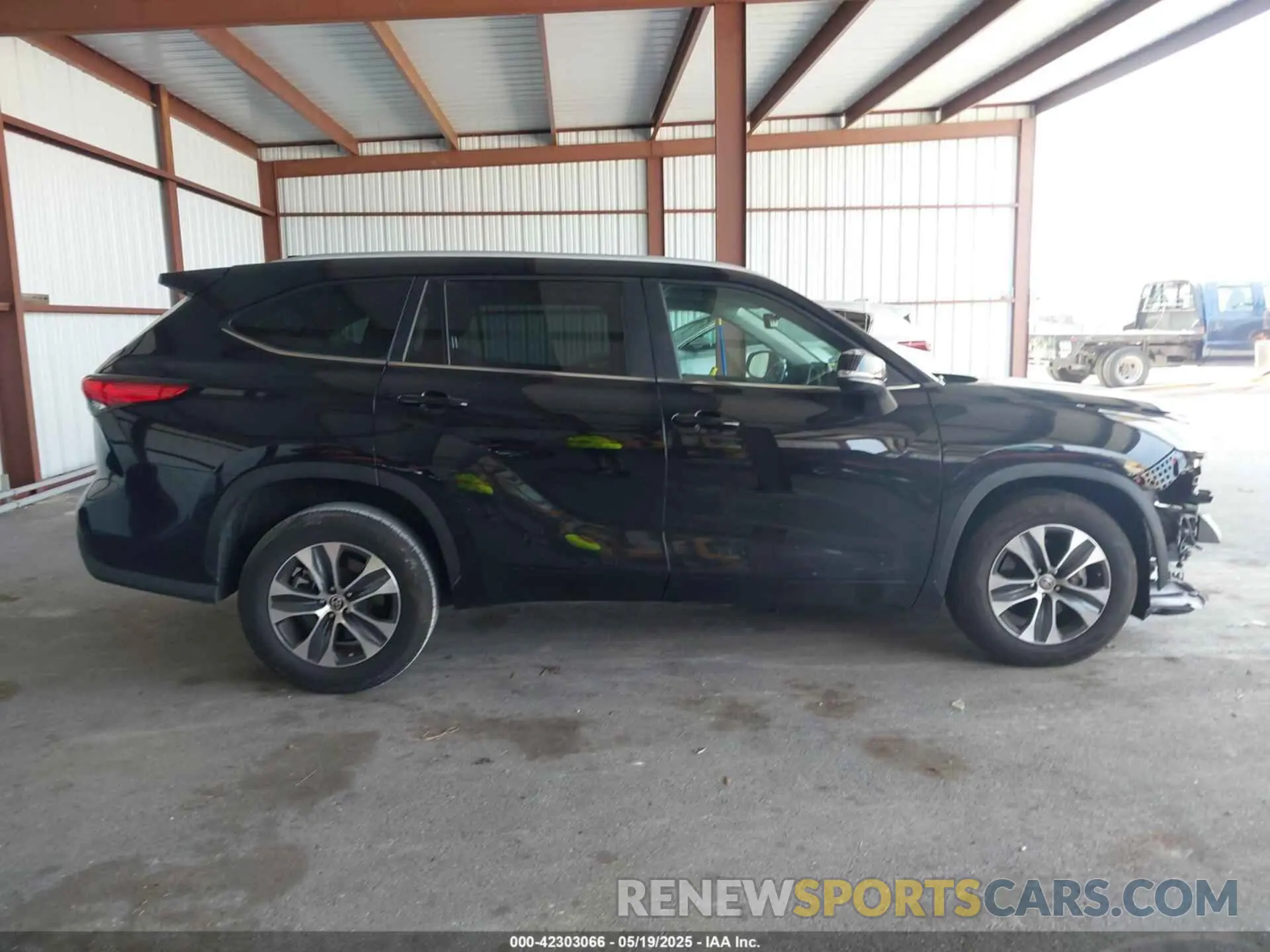 14 Photograph of a damaged car 5TDKDRAH8PS511517 TOYOTA HIGHLANDER 2023