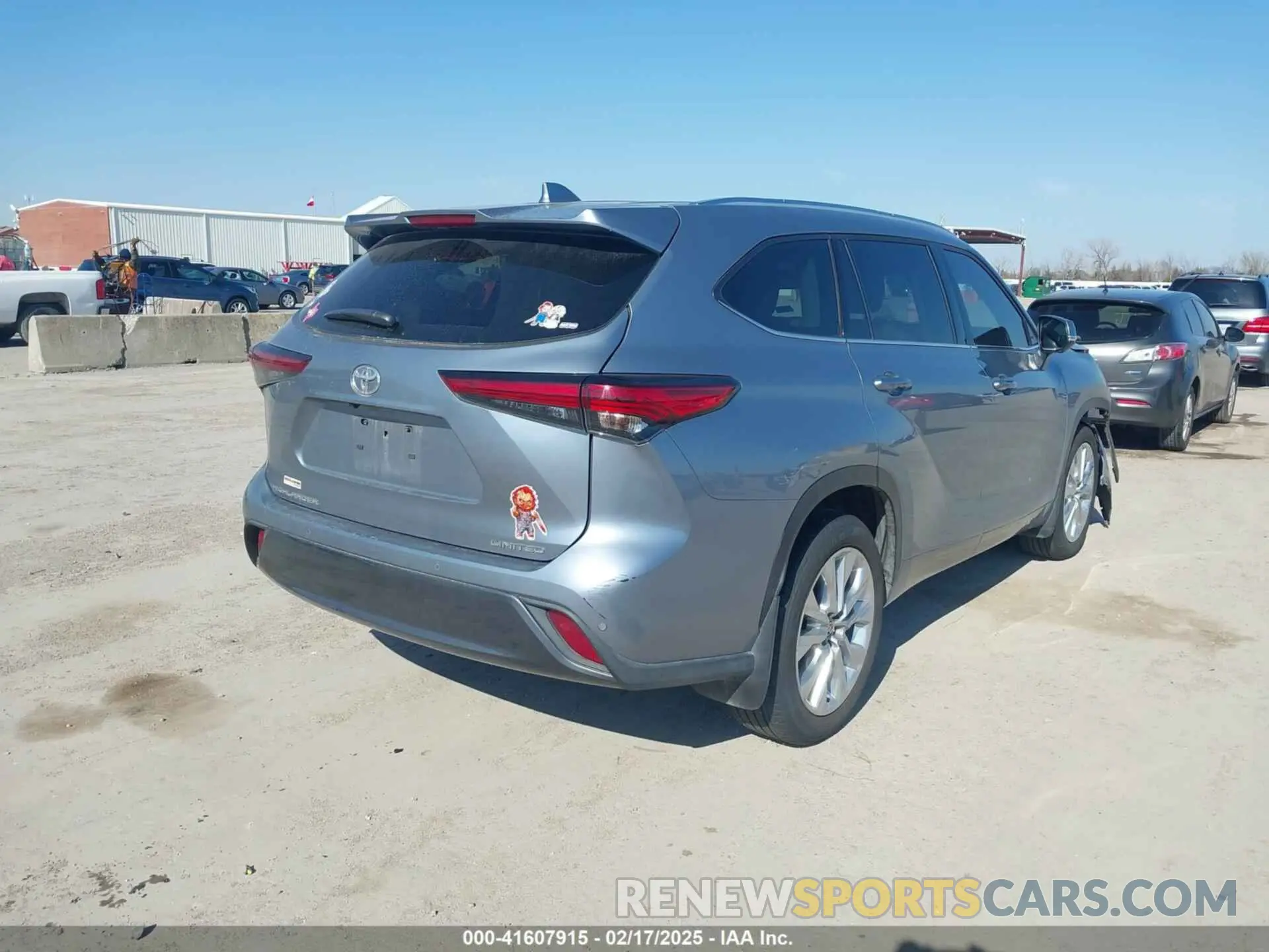 4 Photograph of a damaged car 5TDKDRAH9PS002343 TOYOTA HIGHLANDER 2023