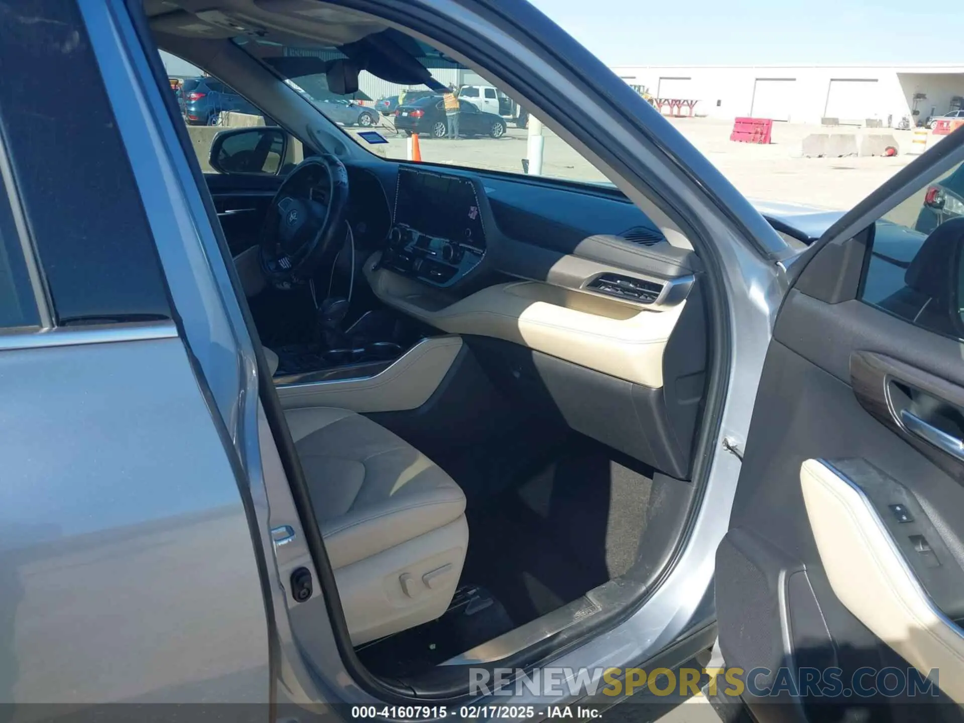 5 Photograph of a damaged car 5TDKDRAH9PS002343 TOYOTA HIGHLANDER 2023