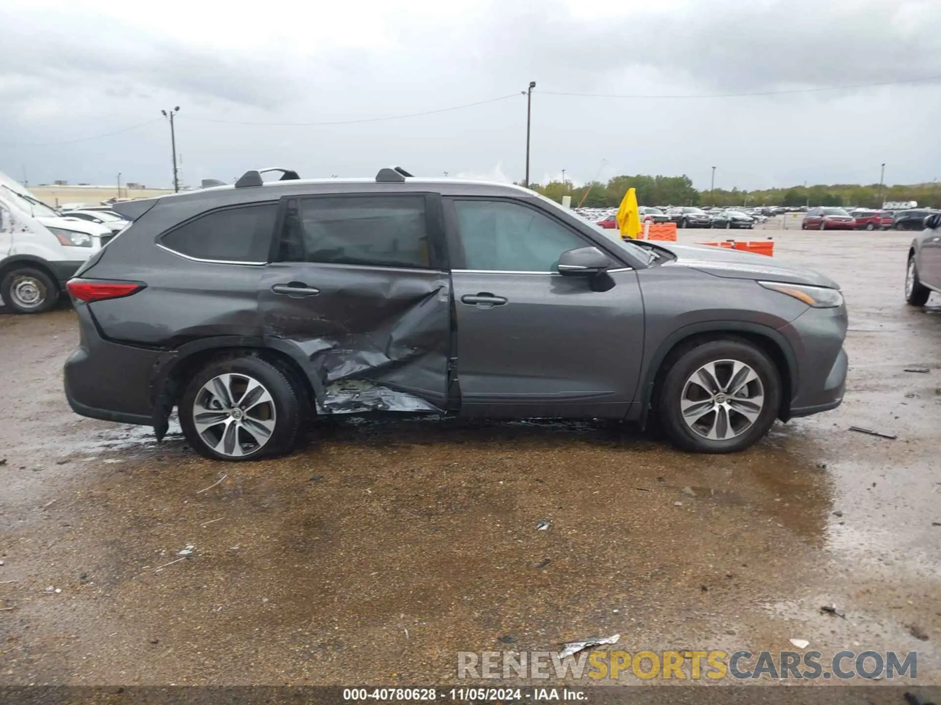13 Photograph of a damaged car 5TDKDRAH9PS012242 TOYOTA HIGHLANDER 2023