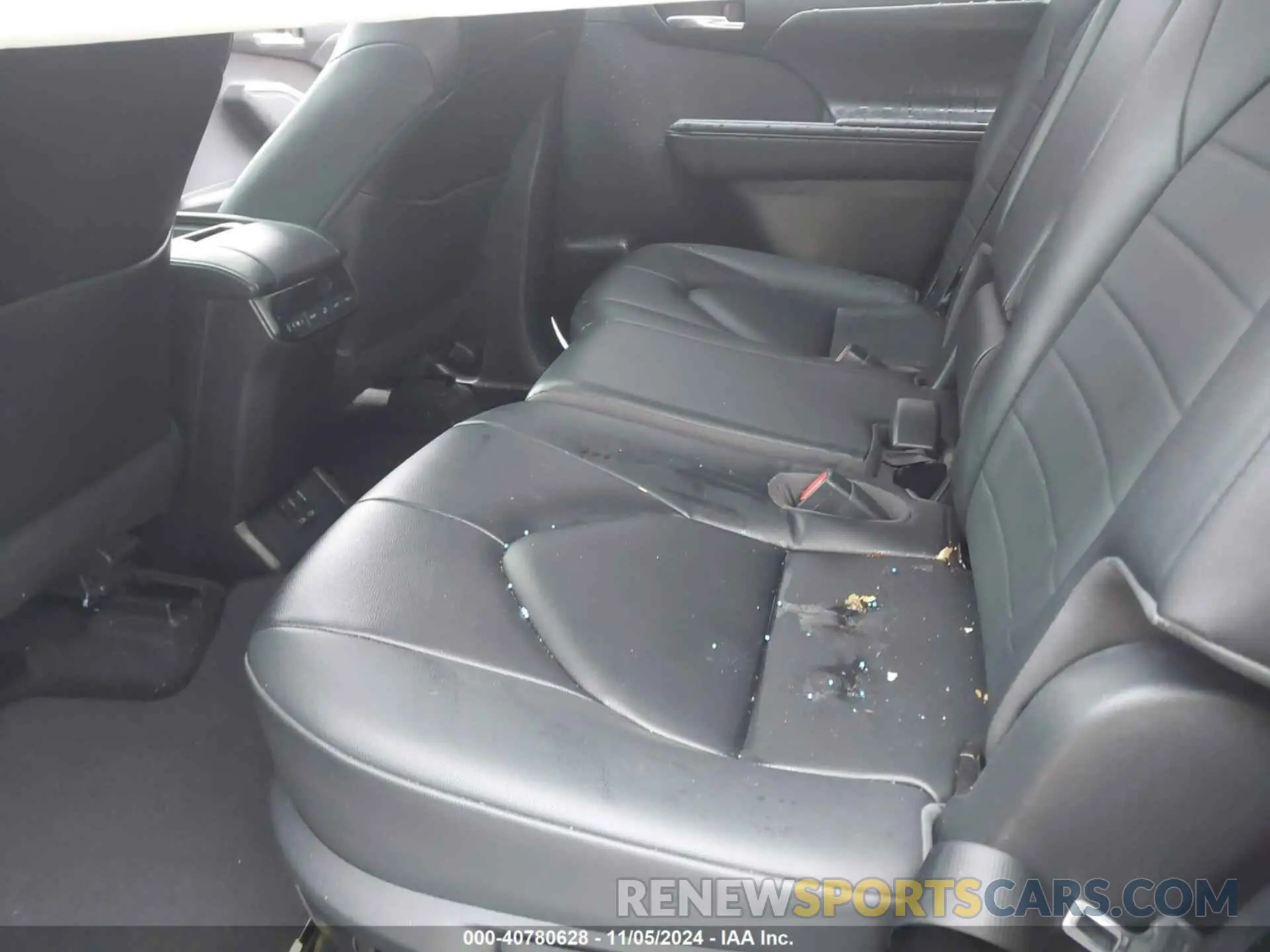 8 Photograph of a damaged car 5TDKDRAH9PS012242 TOYOTA HIGHLANDER 2023
