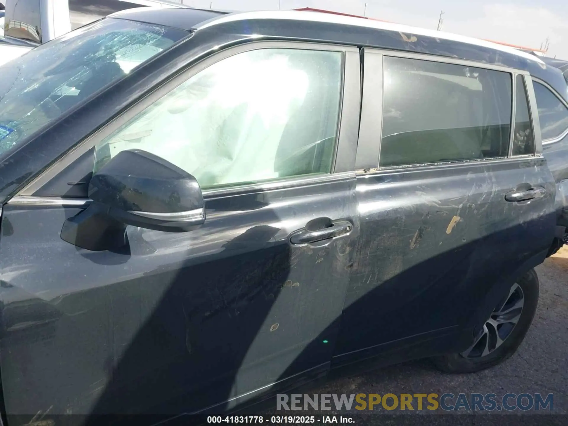 13 Photograph of a damaged car 5TDKDRAHXPS001167 TOYOTA HIGHLANDER 2023