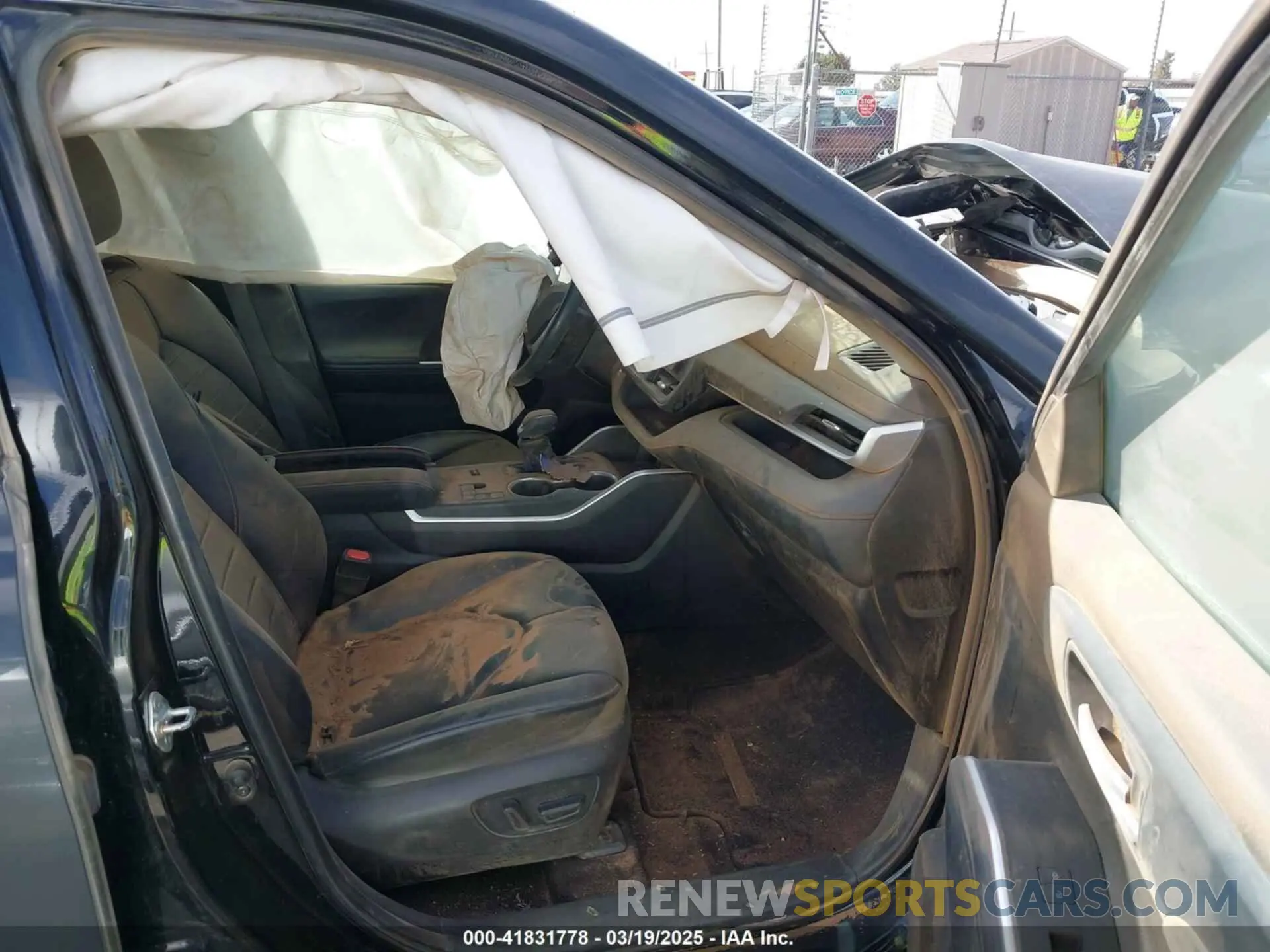 5 Photograph of a damaged car 5TDKDRAHXPS001167 TOYOTA HIGHLANDER 2023