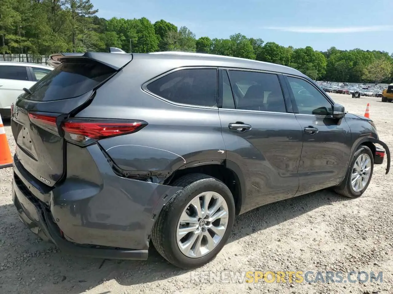 3 Photograph of a damaged car 5TDKDRAHXPS006529 TOYOTA HIGHLANDER 2023