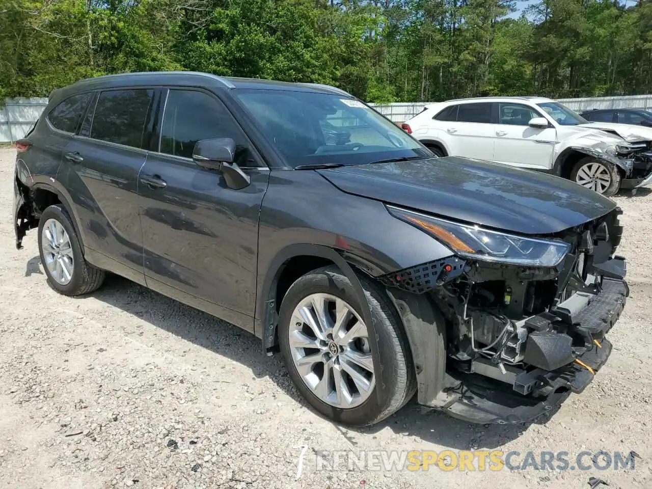 4 Photograph of a damaged car 5TDKDRAHXPS006529 TOYOTA HIGHLANDER 2023