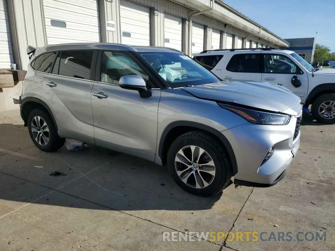 4 Photograph of a damaged car 5TDKDRAHXPS010886 TOYOTA HIGHLANDER 2023