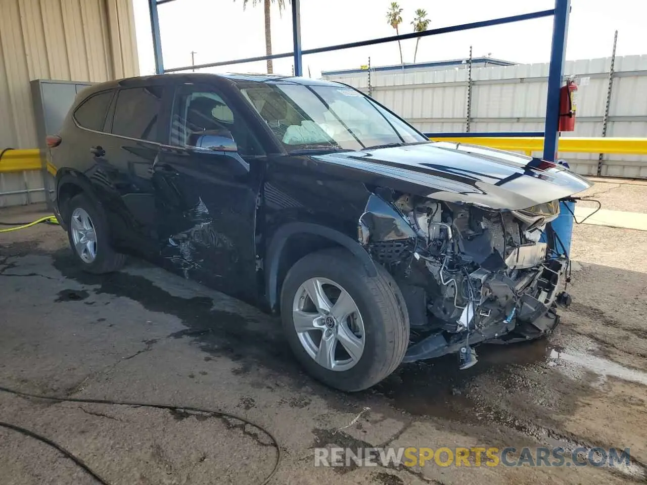 4 Photograph of a damaged car 5TDKDRAHXPS039806 TOYOTA HIGHLANDER 2023
