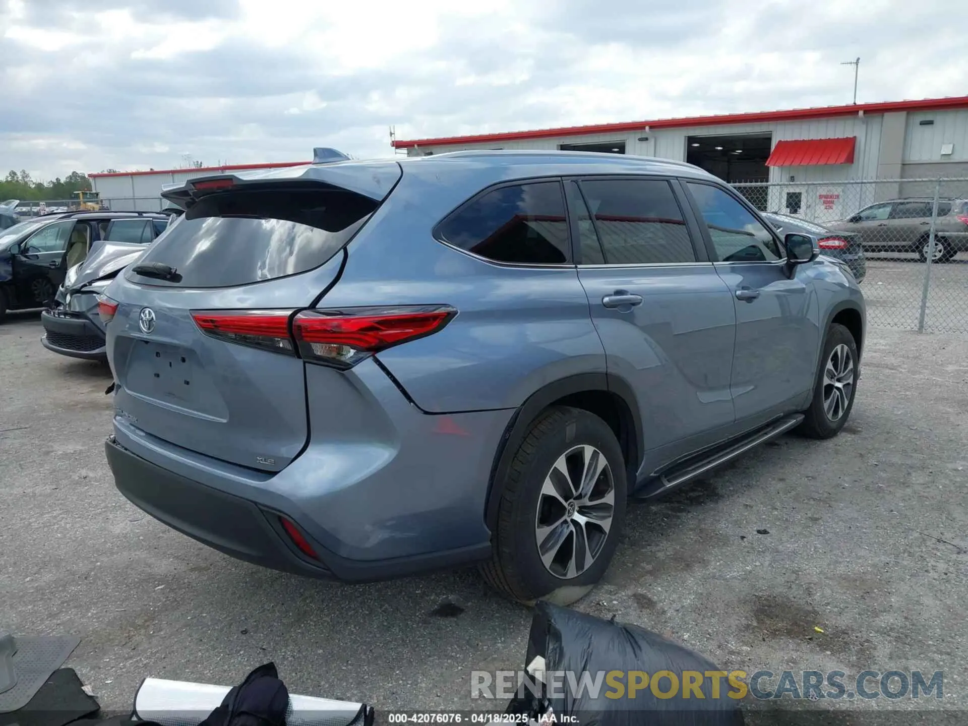 4 Фотография поврежденного автомобиля 5TDKDRAHXPS504973 TOYOTA HIGHLANDER 2023