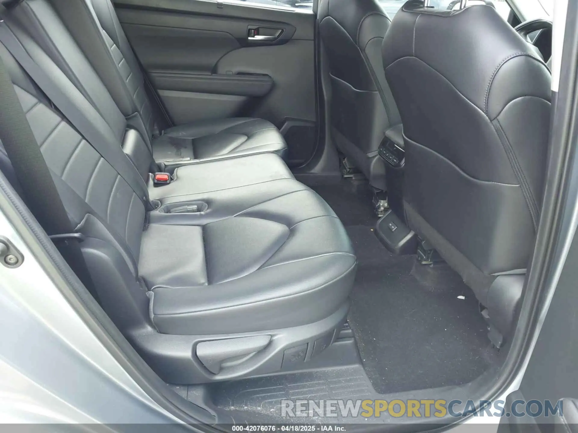8 Фотография поврежденного автомобиля 5TDKDRAHXPS504973 TOYOTA HIGHLANDER 2023