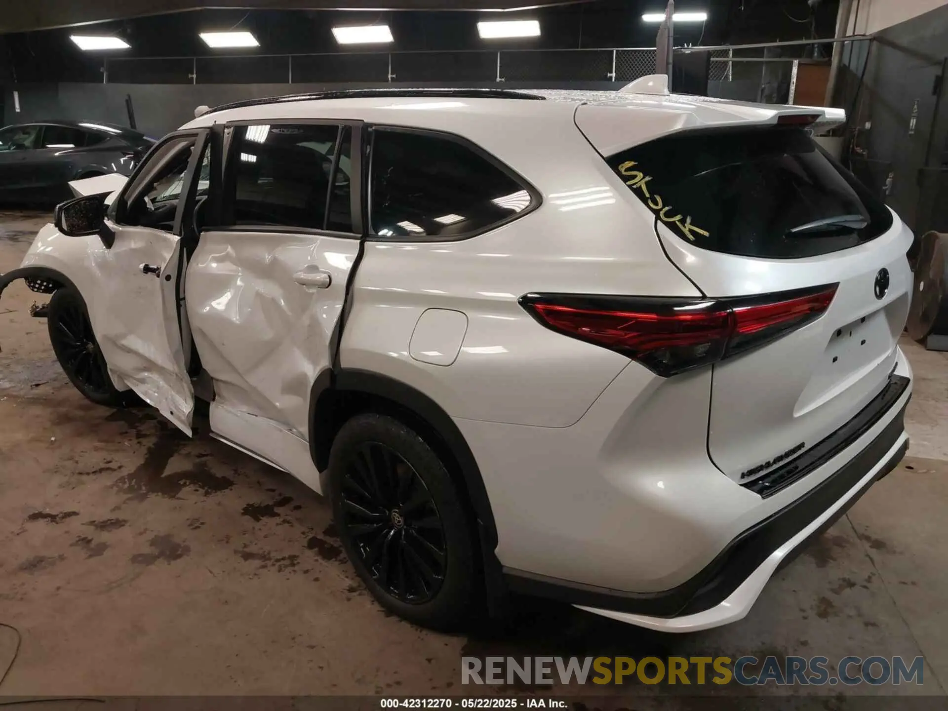 3 Фотография поврежденного автомобиля 5TDKDRBH1PS019040 TOYOTA HIGHLANDER 2023