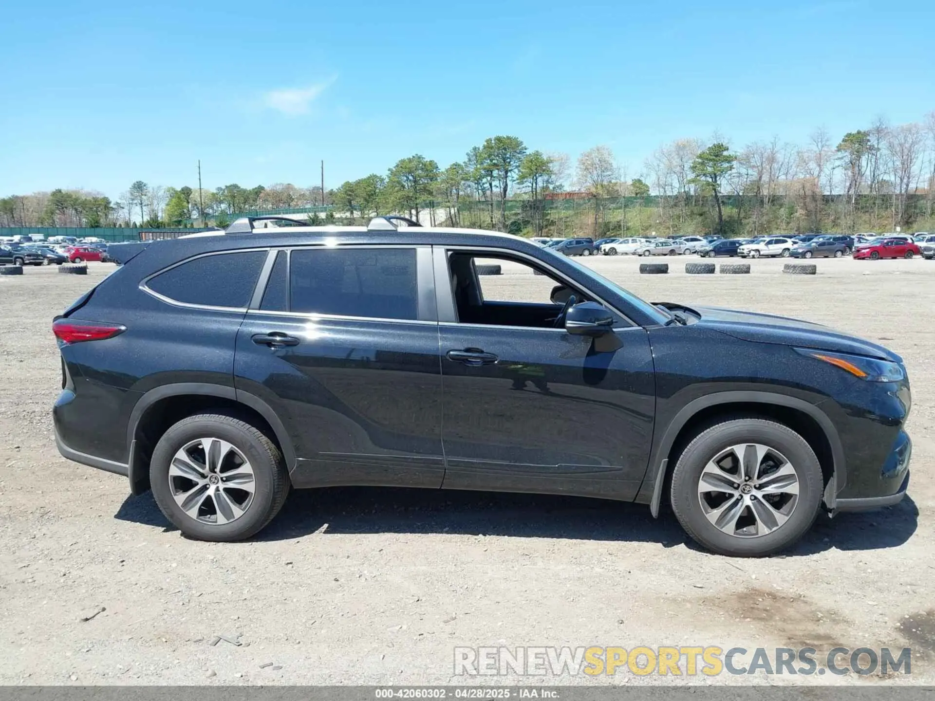 13 Photograph of a damaged car 5TDKDRBH2PS018091 TOYOTA HIGHLANDER 2023