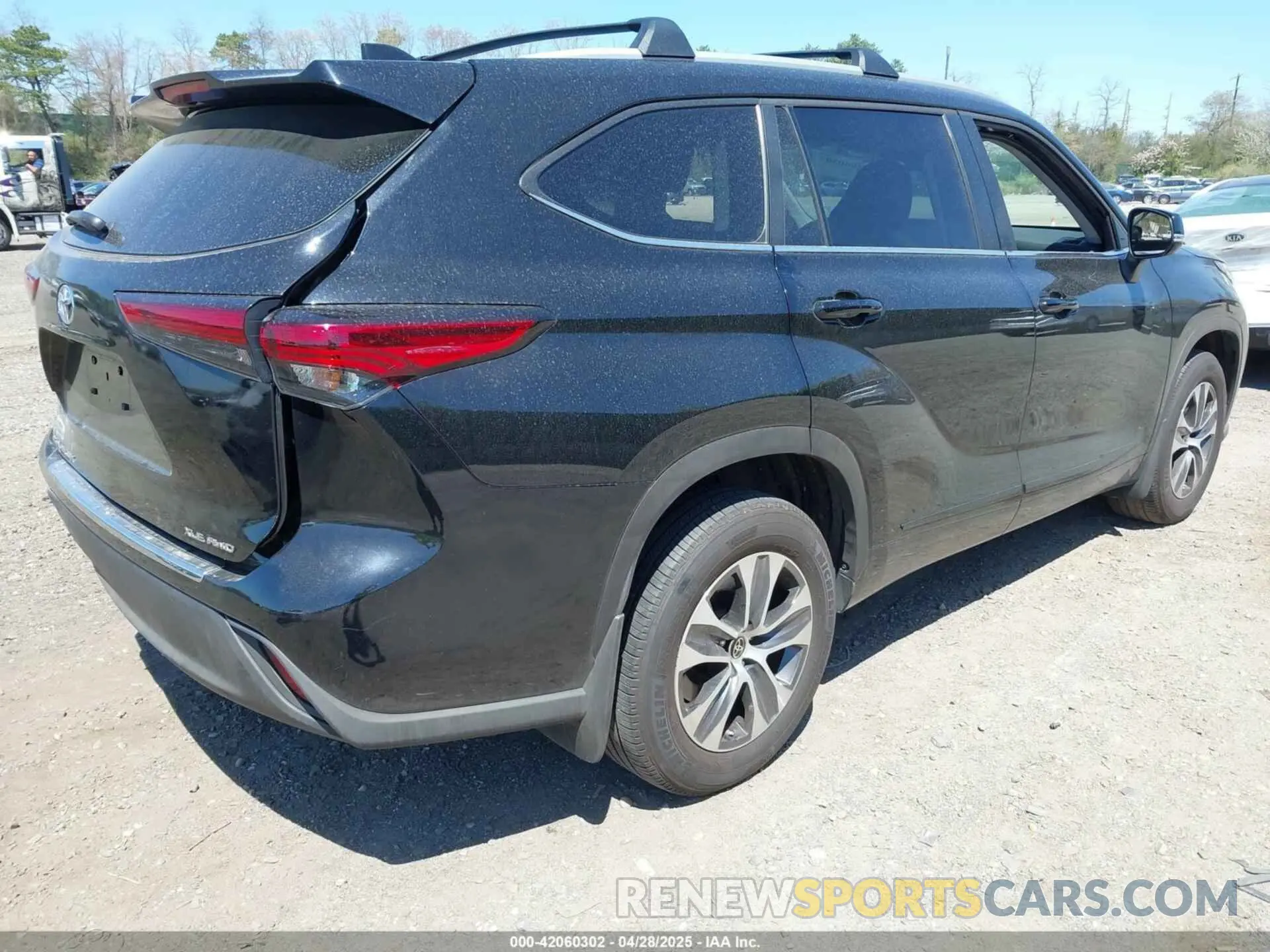 4 Photograph of a damaged car 5TDKDRBH2PS018091 TOYOTA HIGHLANDER 2023