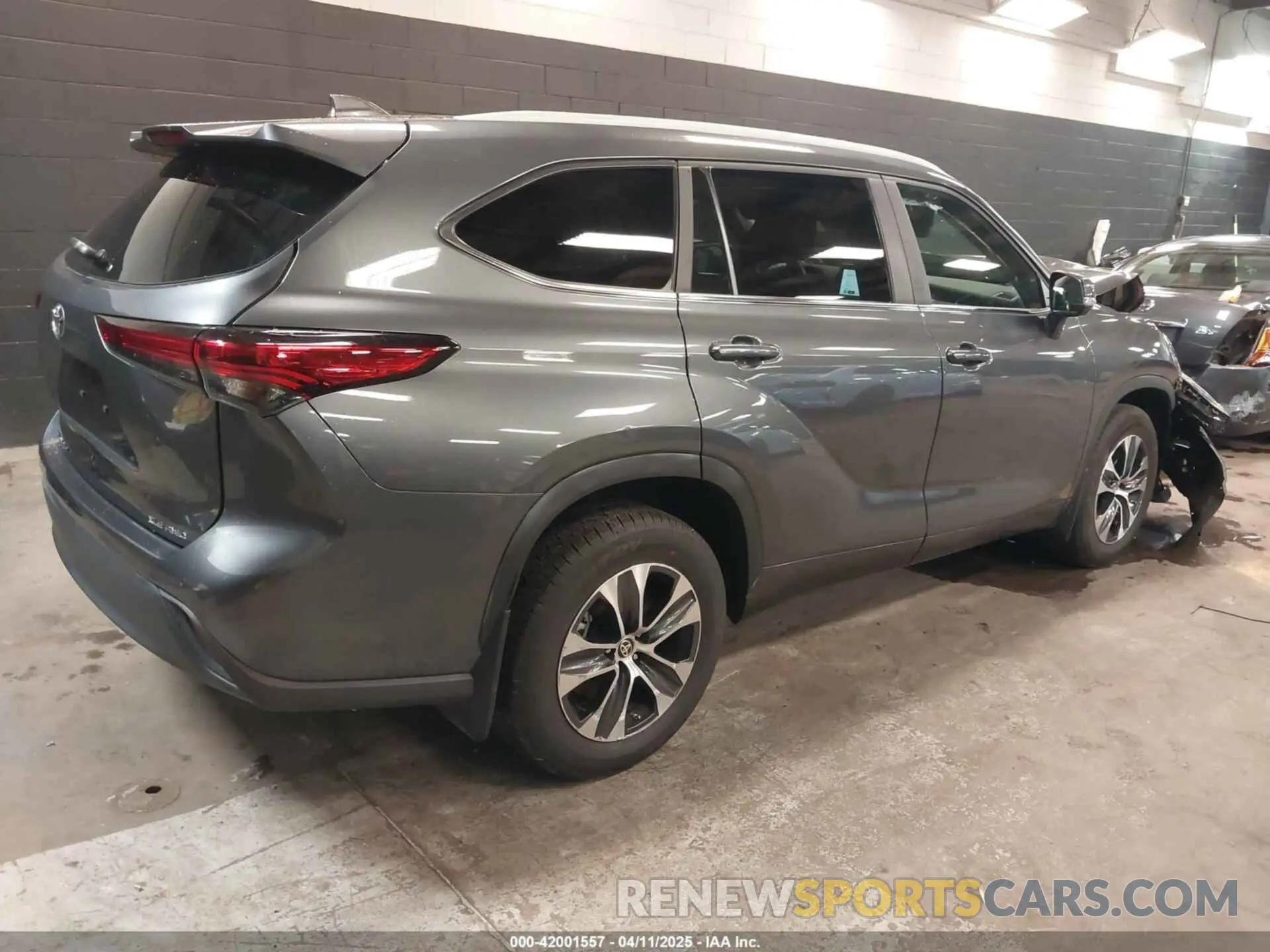 4 Photograph of a damaged car 5TDKDRBH2PS022528 TOYOTA HIGHLANDER 2023